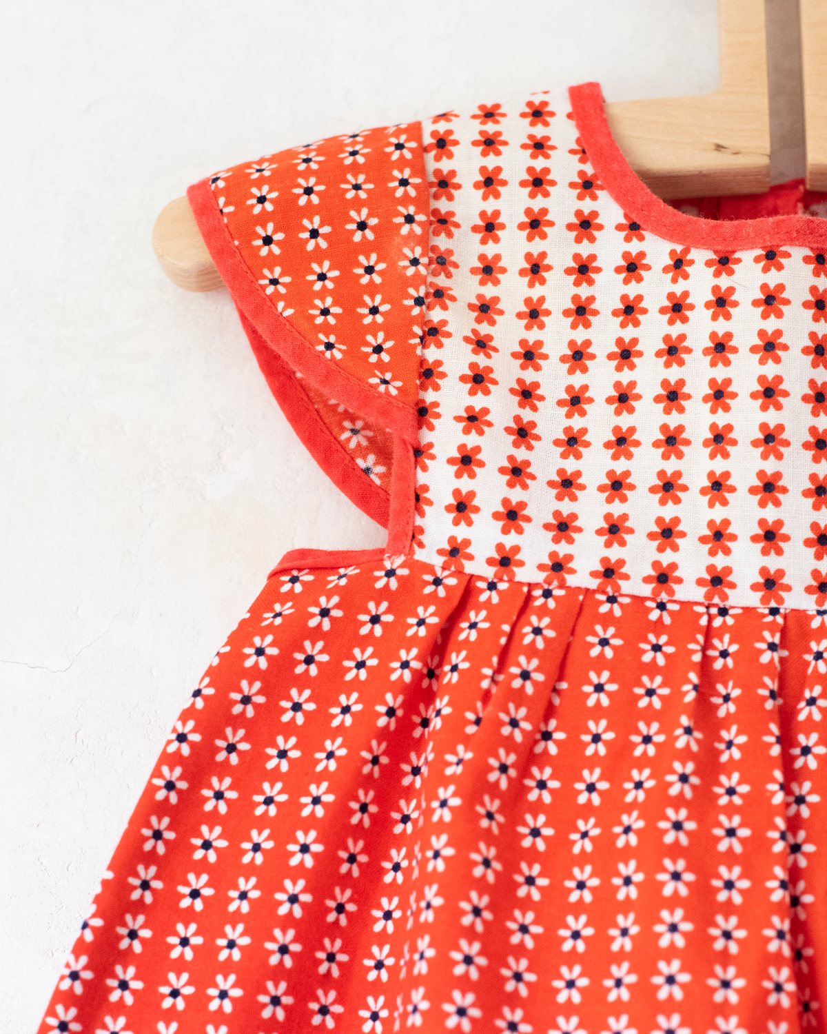 Red and white floral tunic from the 70s | 9-12 months