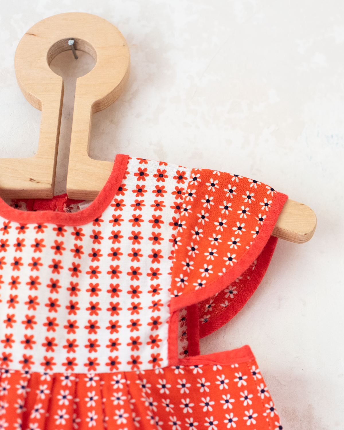 Red and white floral tunic from the 70s | 9-12 months