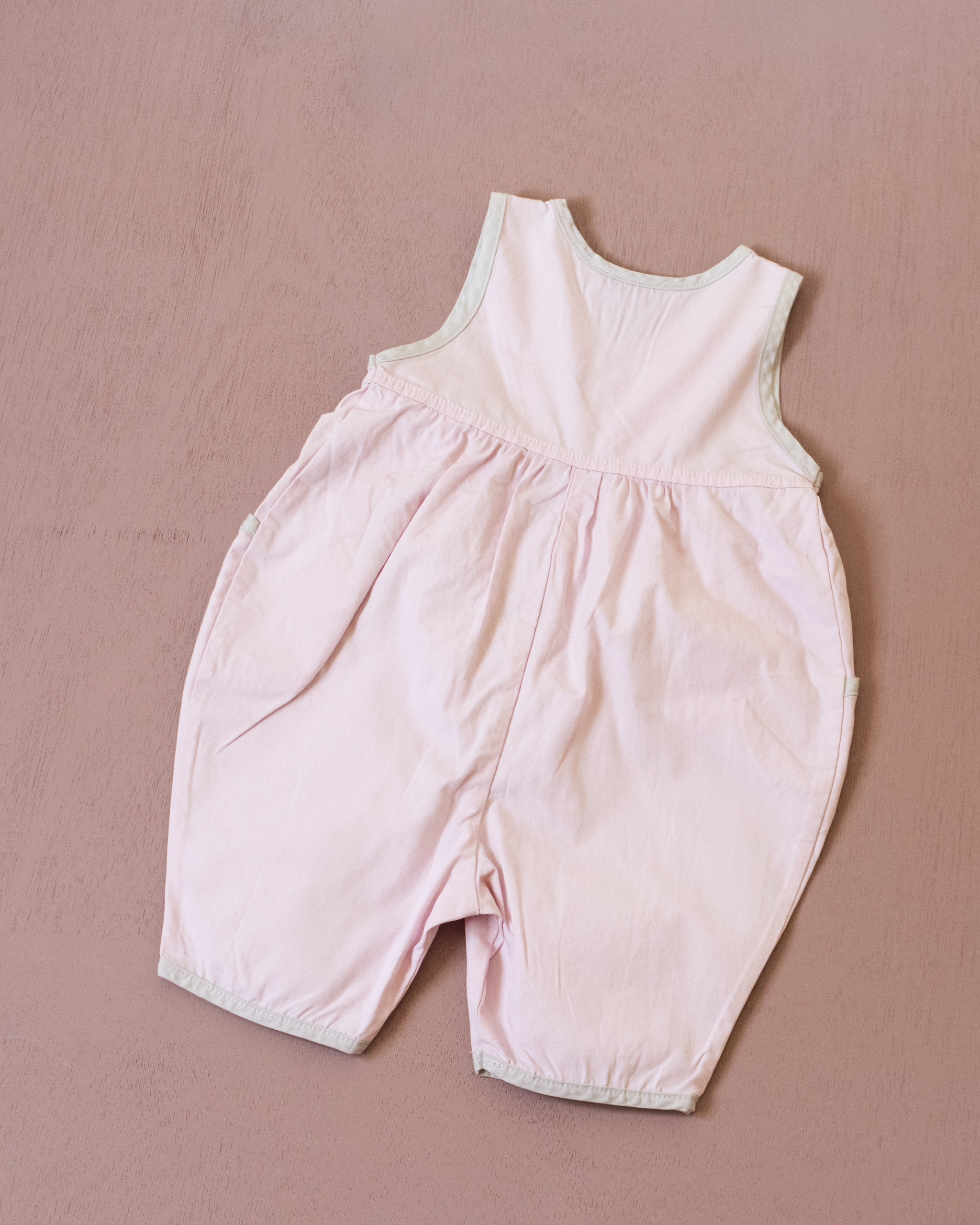 אוברול ורוד מבית איב סאן לורן | 0-3 חודשים