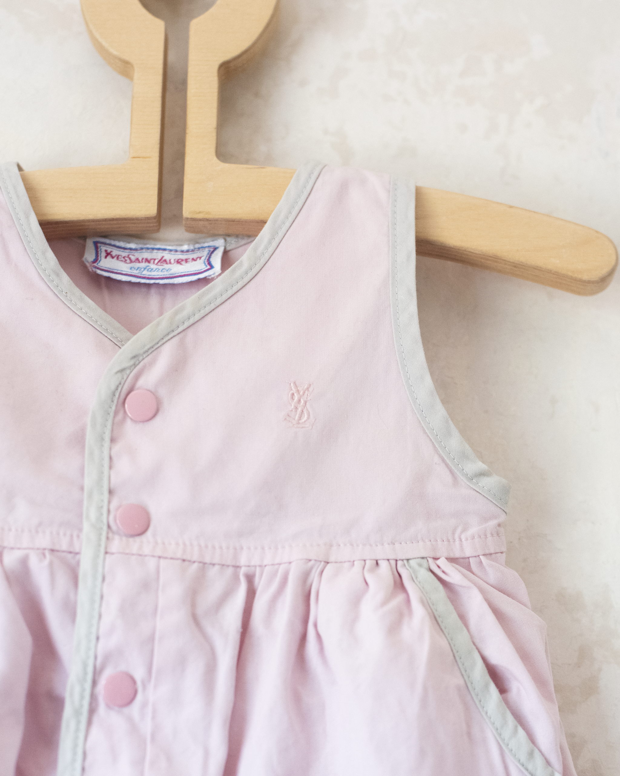 אוברול ורוד מבית איב סאן לורן | 0-3 חודשים