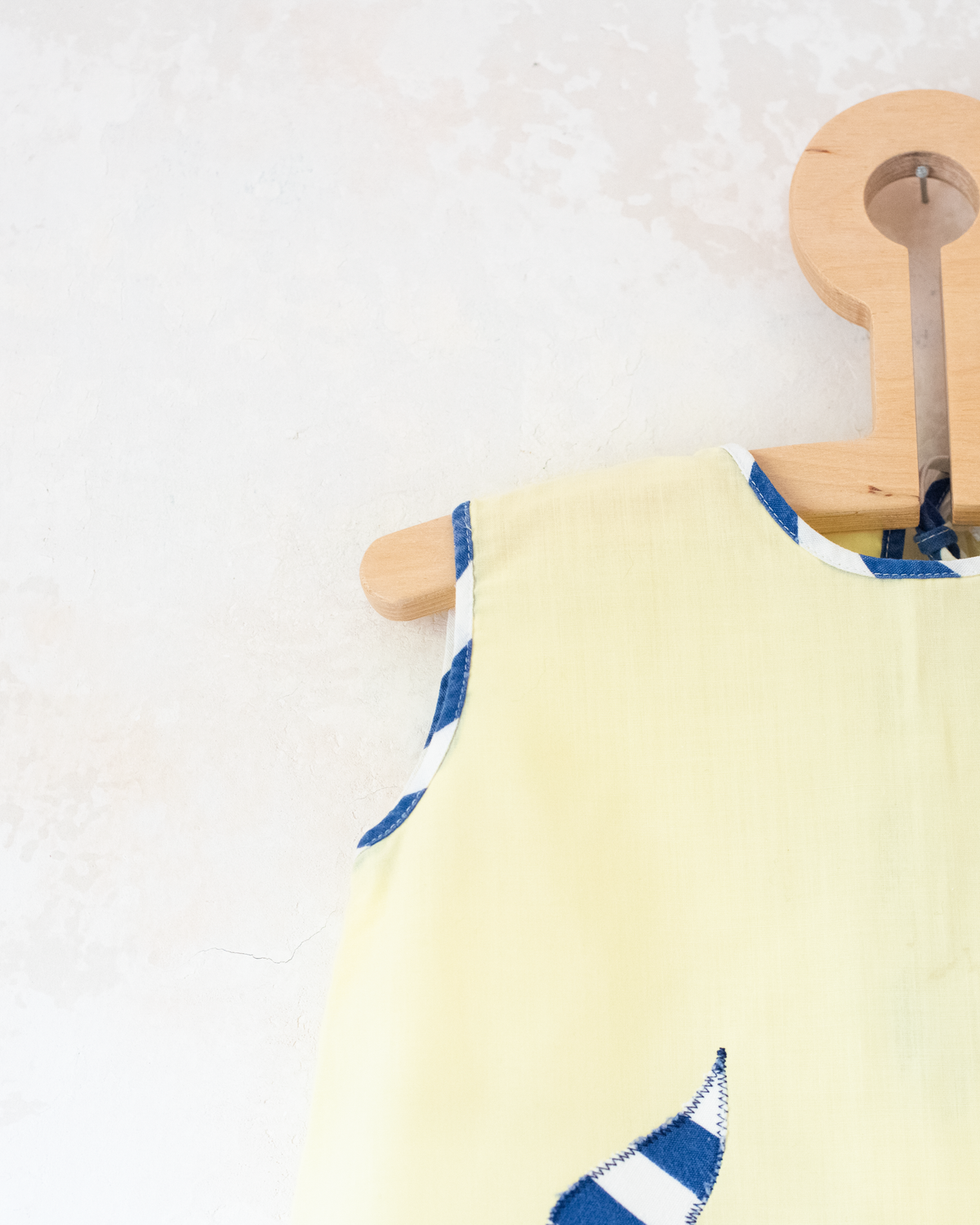 Yellow tunic with dog embroidery and stripes | 6-9 months