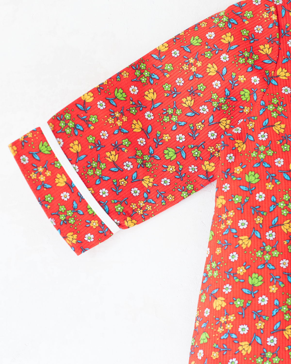Red floral shirt with white collar | French deadstock from the 70s | 9-12 months
