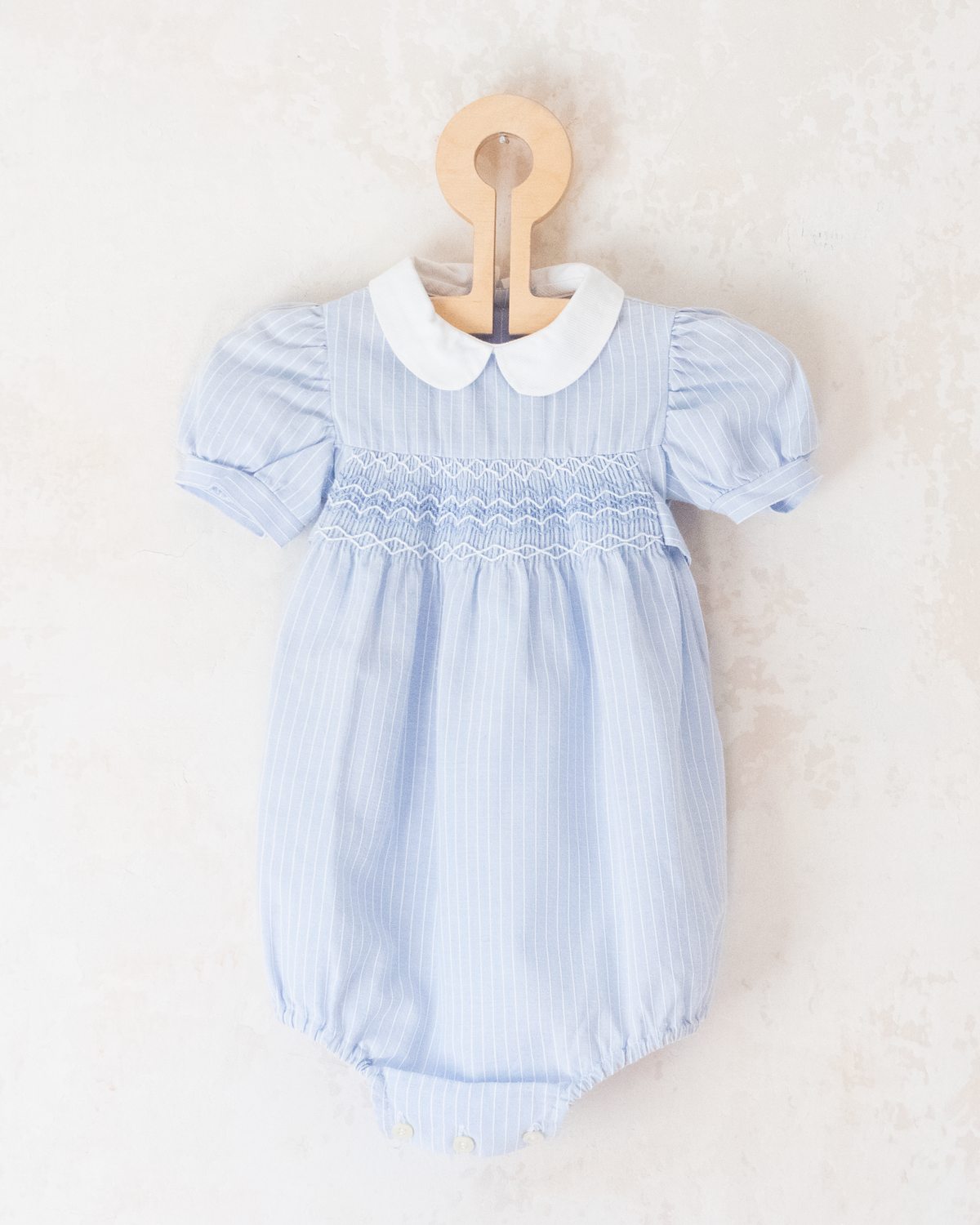 Light blue romper with delicate embroidery | 9-12 months