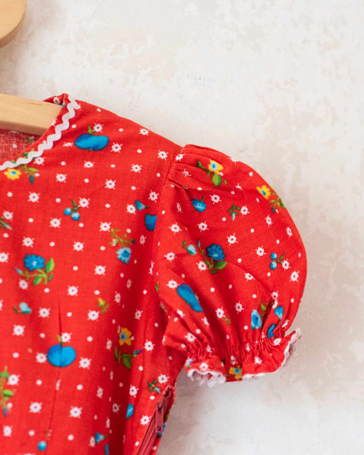 Red French dress with flowers | 4-5 years
