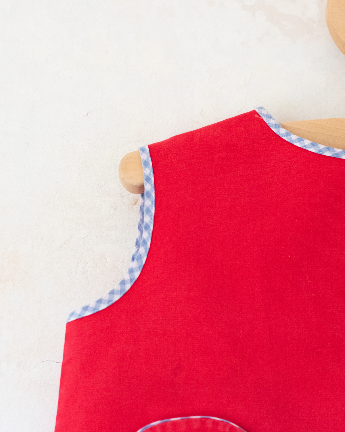 Red tank top with embroidered dogs | Italian deadstock | 12-18 months