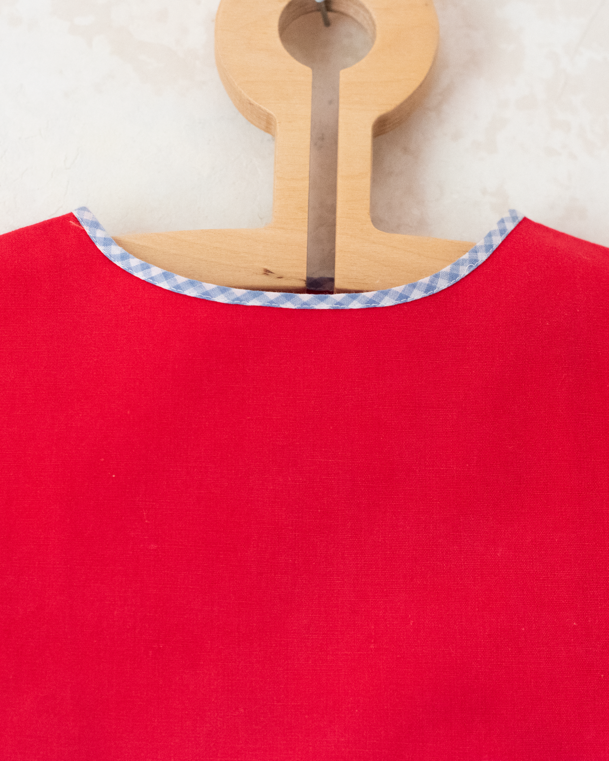 Red tank top with embroidered dogs | Italian deadstock | 12-18 months