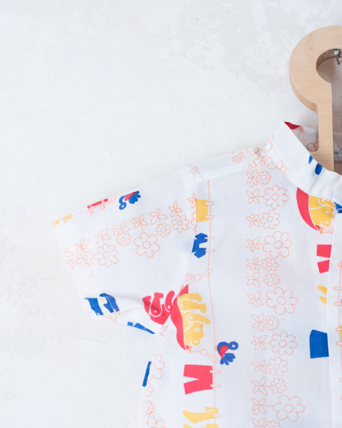 70s button-down shirt with clotheslines and dolls | 6-9 months