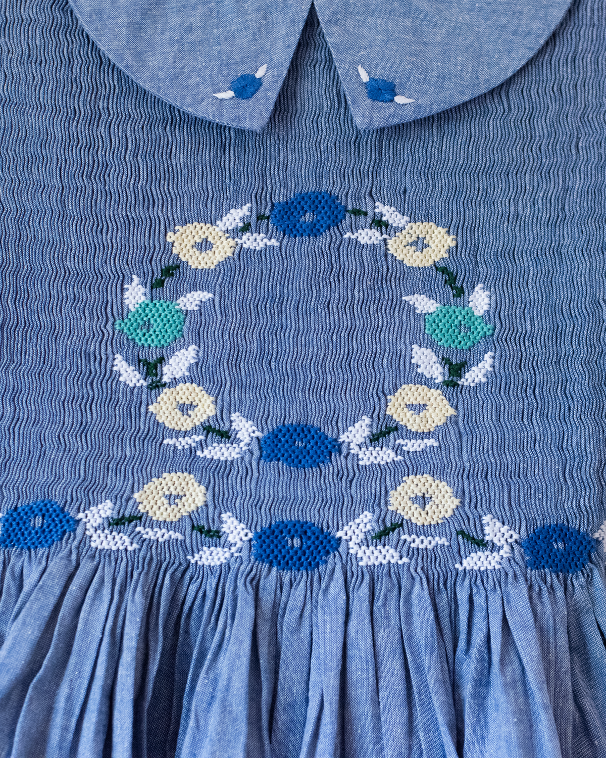 Blue dress with embroidered flowers | French dead stock | 4-5 years