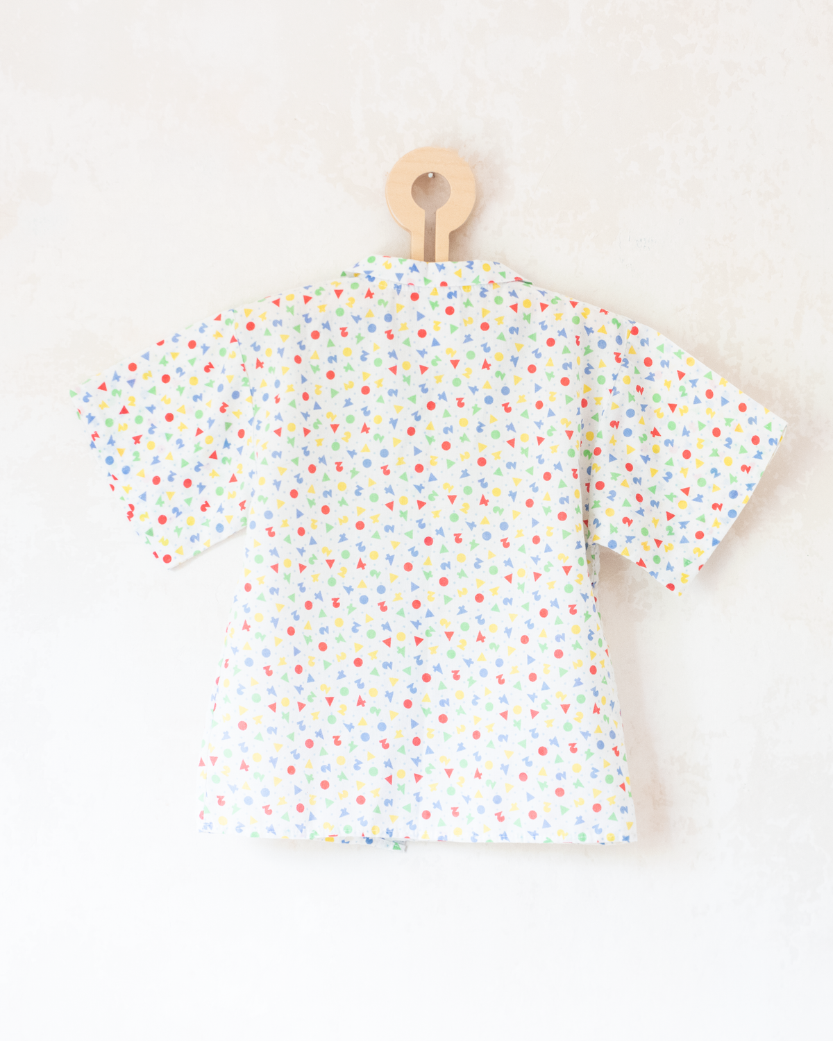 Button-down shirt with shapes and numbers | 4-5 years