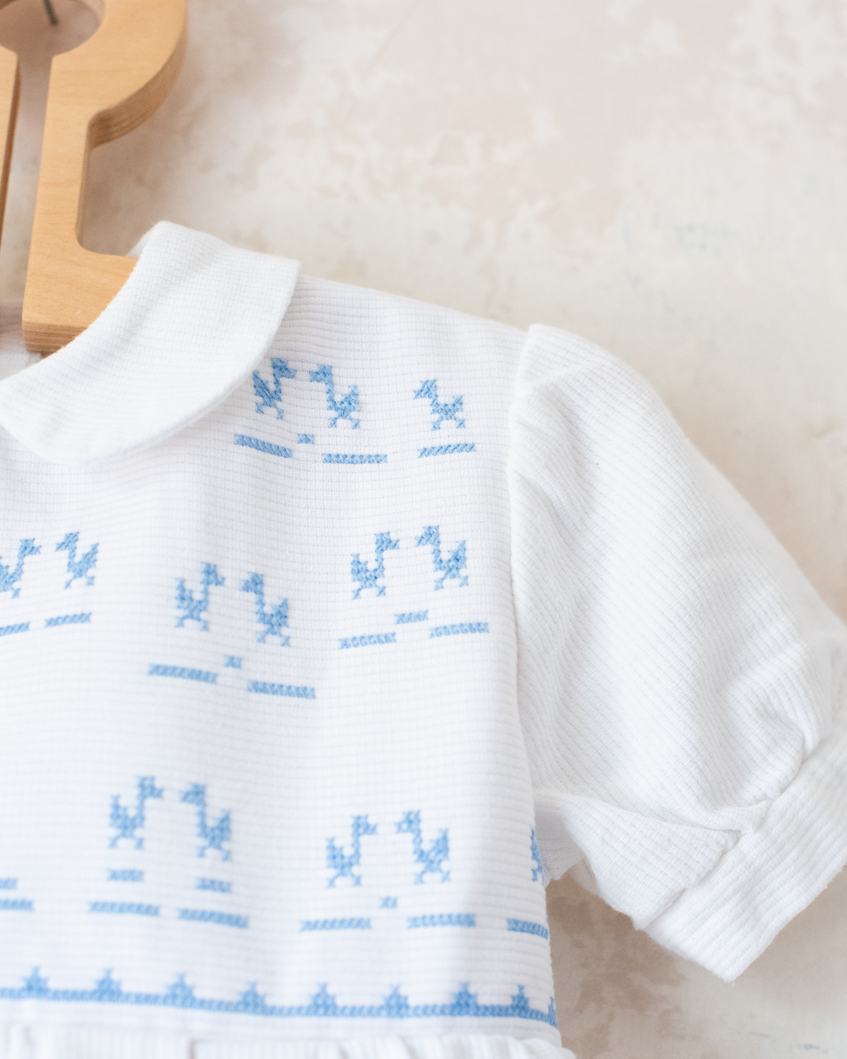White dress with duck embroidery | 2-3 years