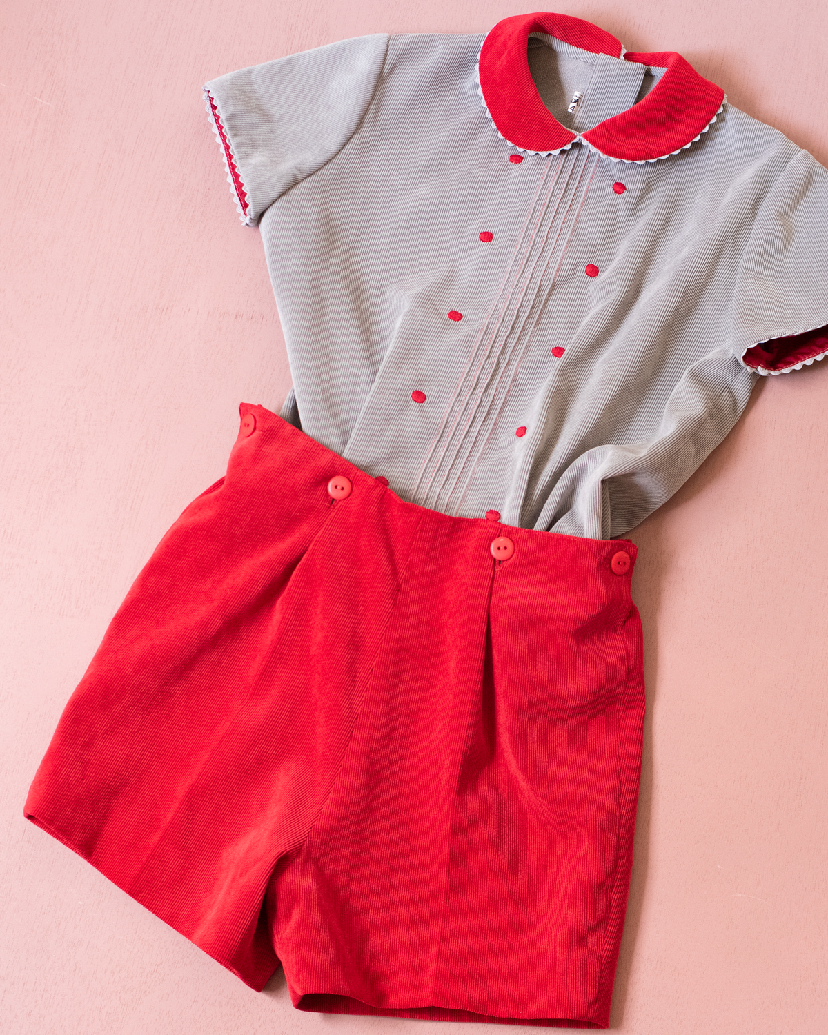 Short corduroy suit in gray and red from Italy | 4-5 years
