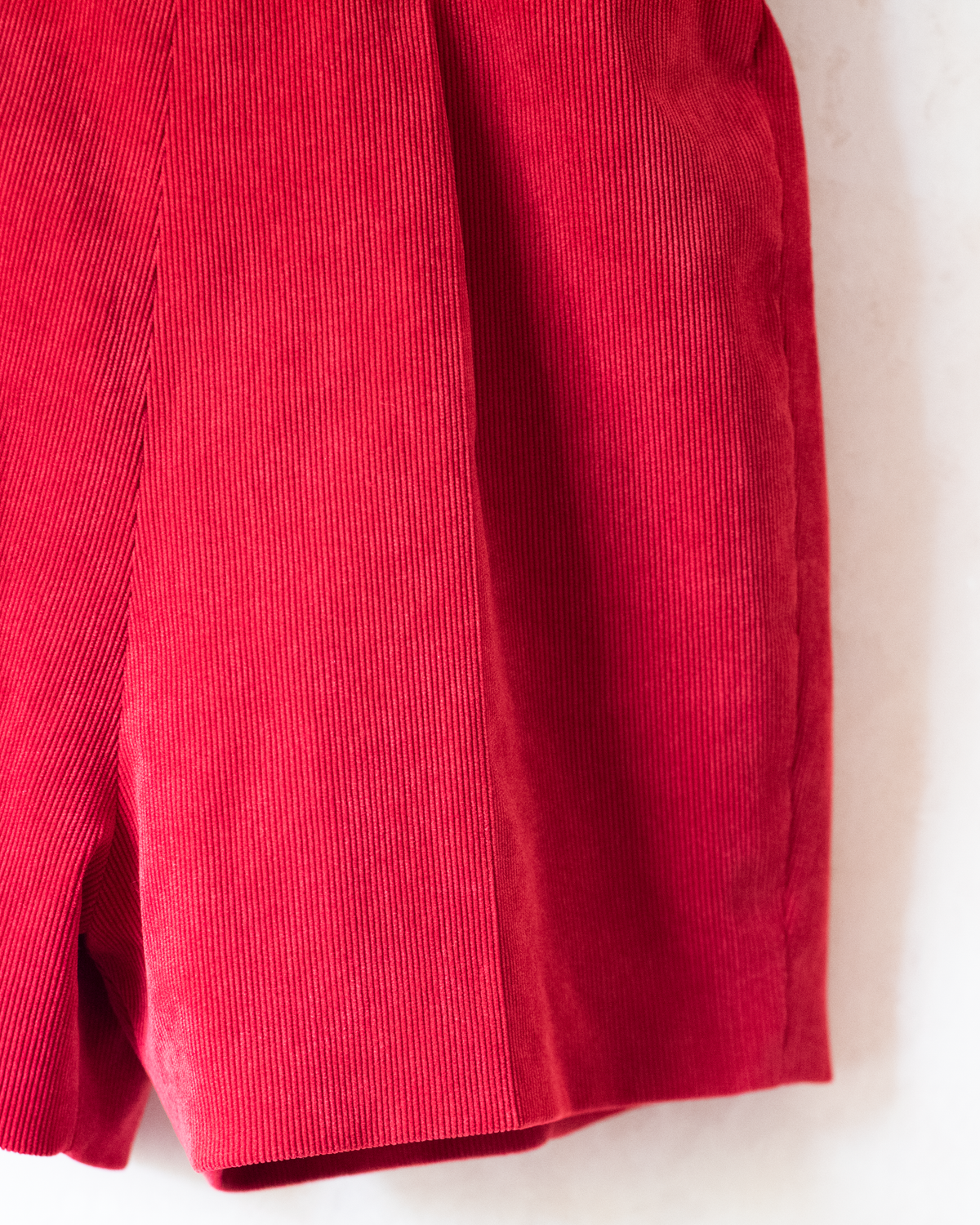 Short corduroy suit in gray and red from Italy | 4-5 years