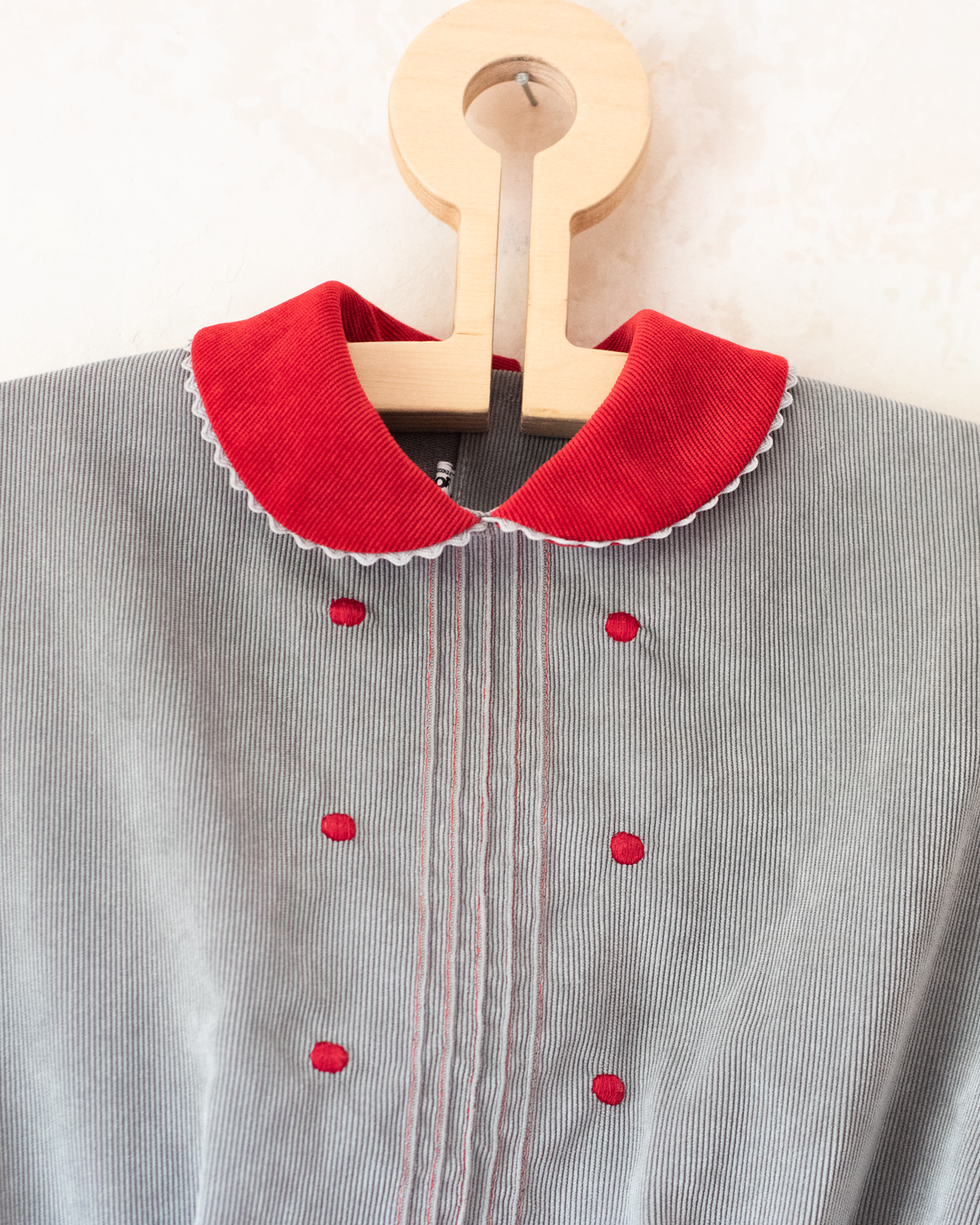 Short corduroy suit in gray and red from Italy | 4-5 years