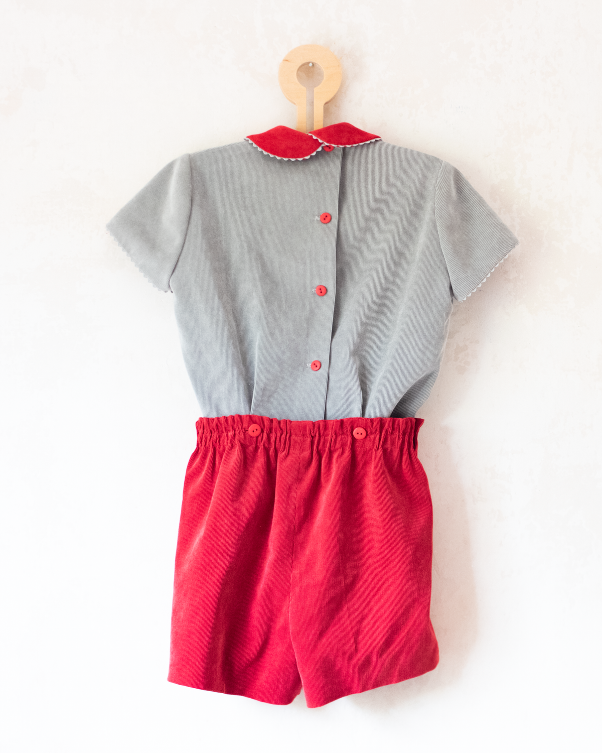 Short corduroy suit in gray and red from Italy | 4-5 years