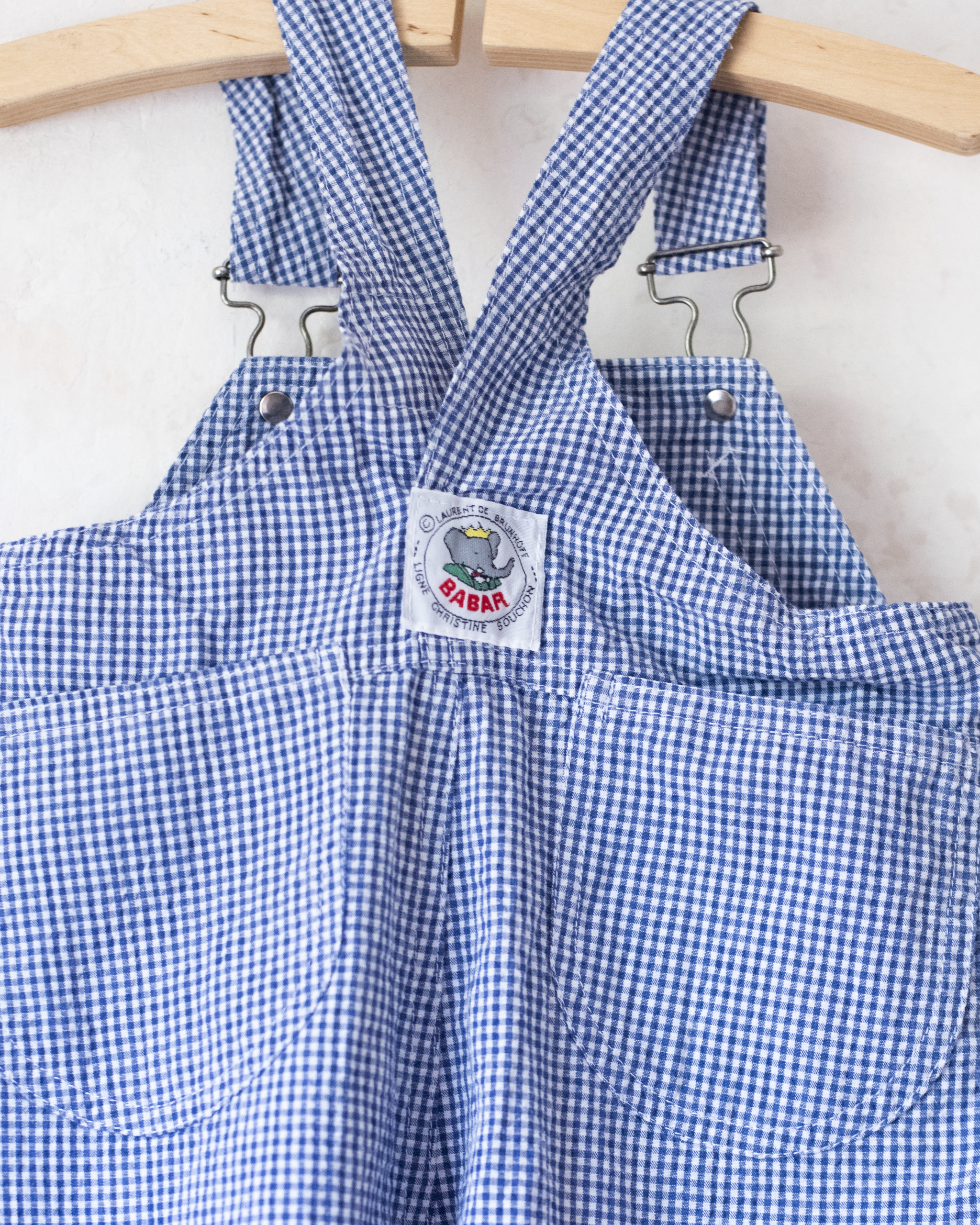 אוברול משובץ עם רקמות של המלך בבר | 12-18 חודשים