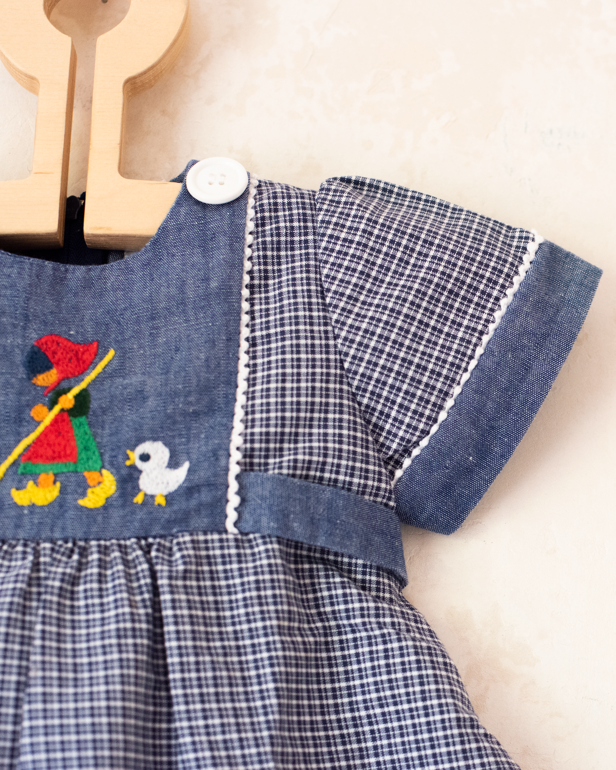 Blue plaid dress with embroidery of a girl and two ducks | 3-6 months
