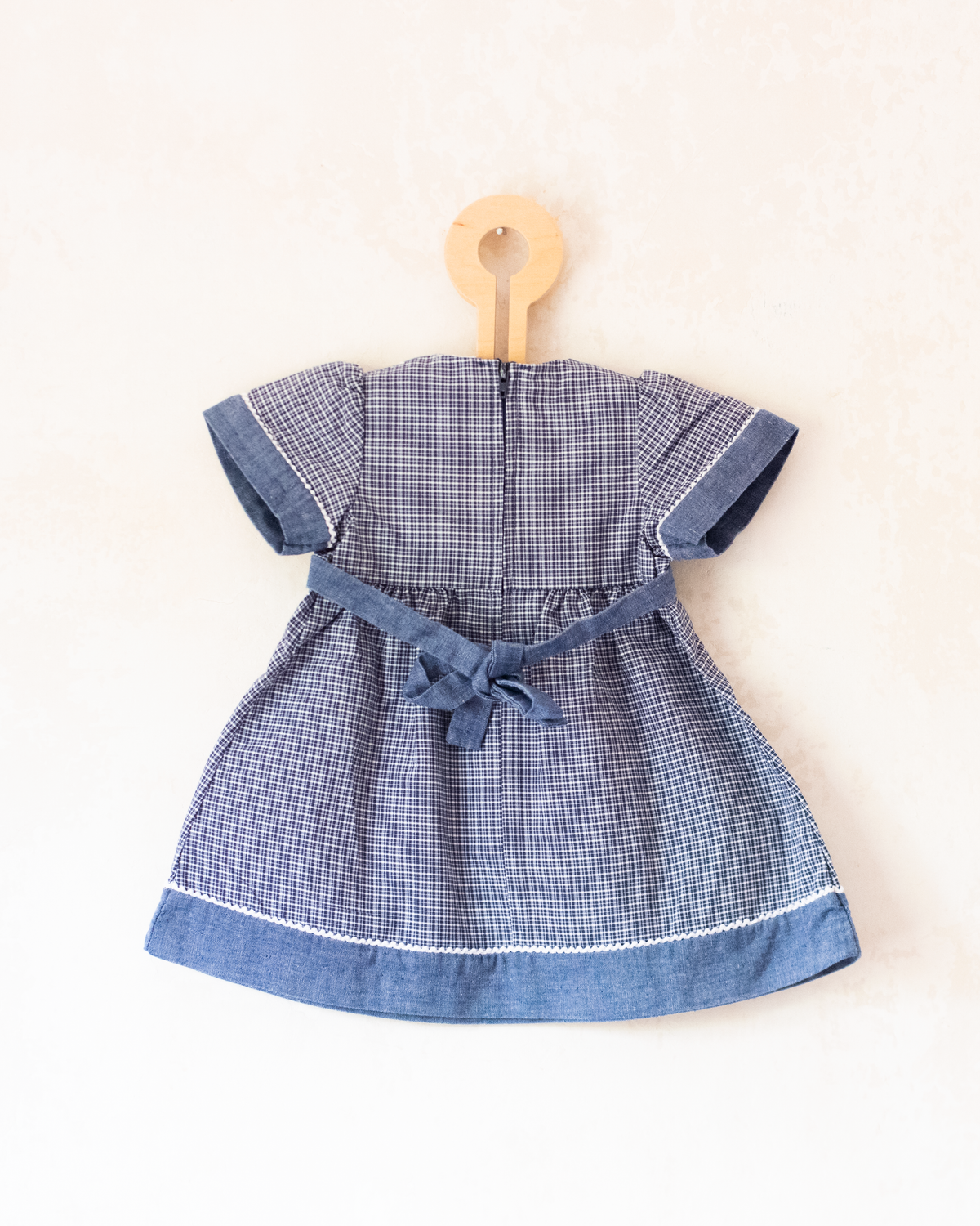 Blue plaid dress with embroidery of a girl and two ducks | 3-6 months