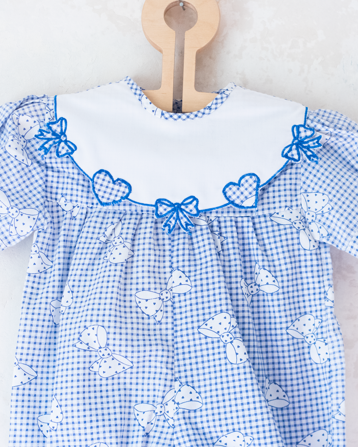 Overalls with plaid, bow ties and embroidered collar | 9-12 months