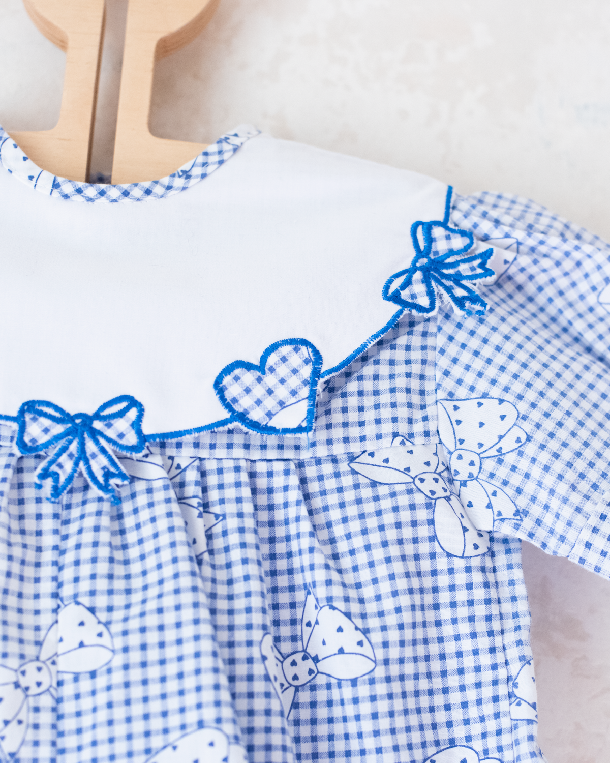 Overalls with plaid, bow ties and embroidered collar | 9-12 months