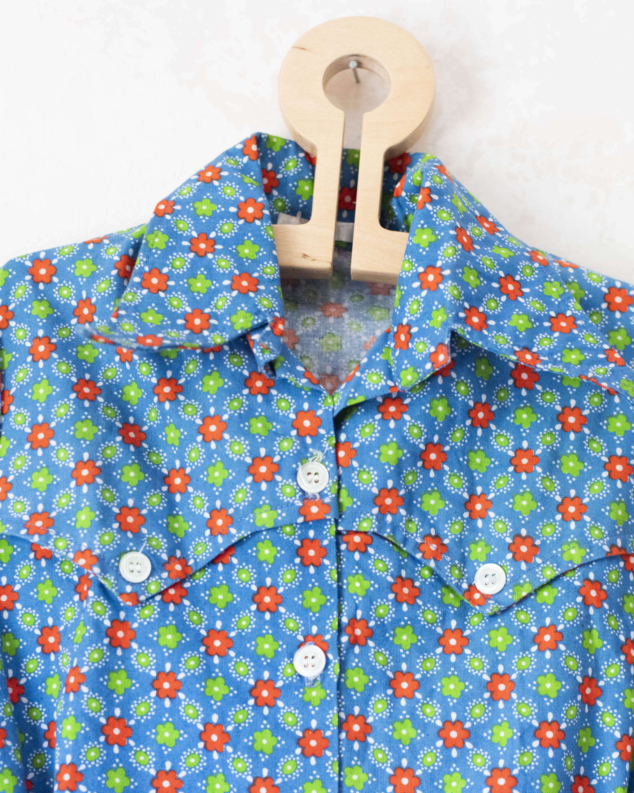 חולצה פרחונית מהסבנטיז עם חגורה | דד סטוק צרפתי | 6-7 שנים