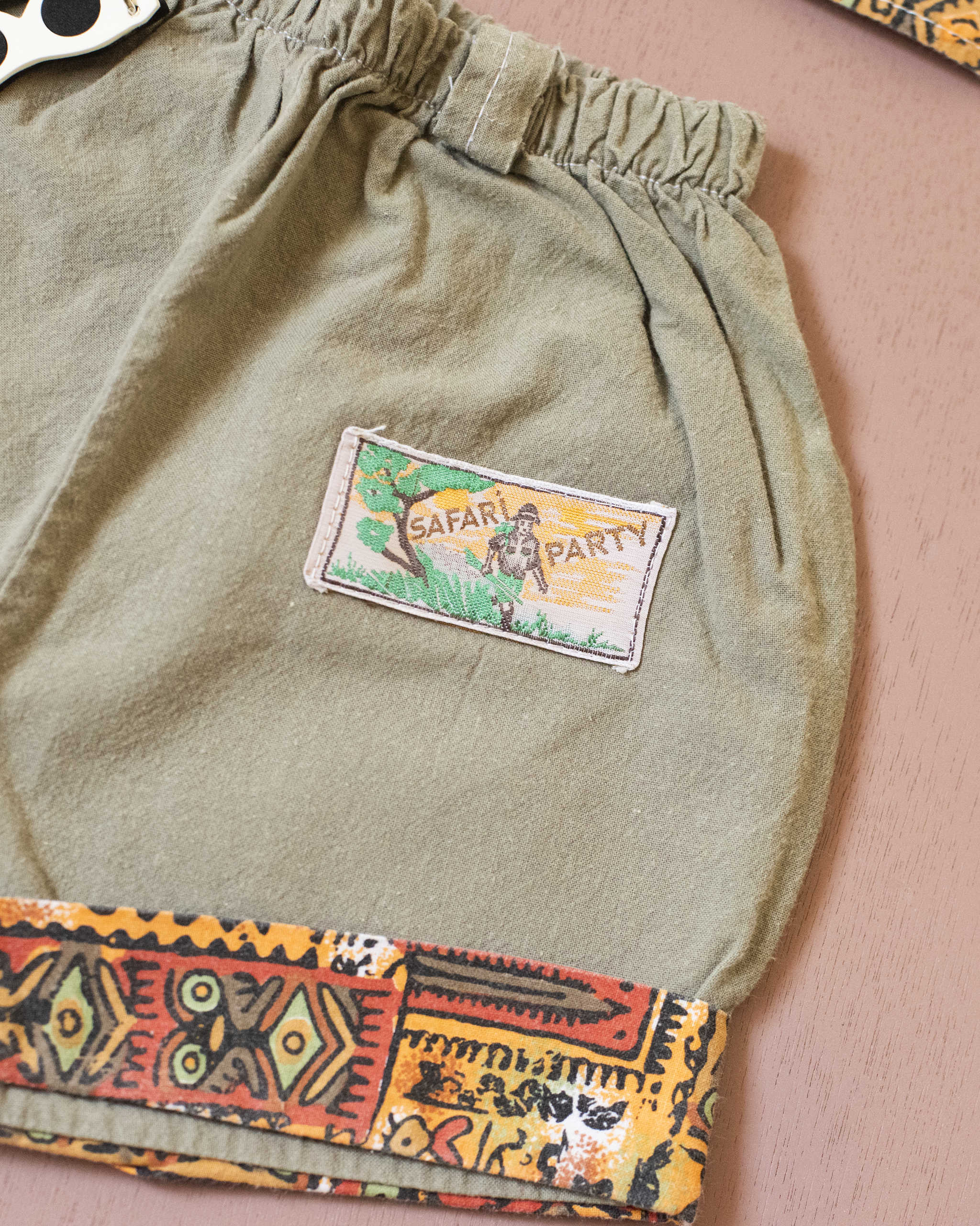 סט צבעוני מהאייטיז עם משקפי שמש | 6-9 חודשים