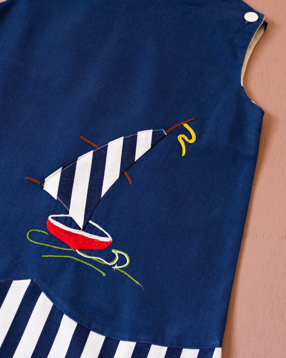 Dress with stripes and an embroidered boat | French deadstock from the 70s | 4-5 years