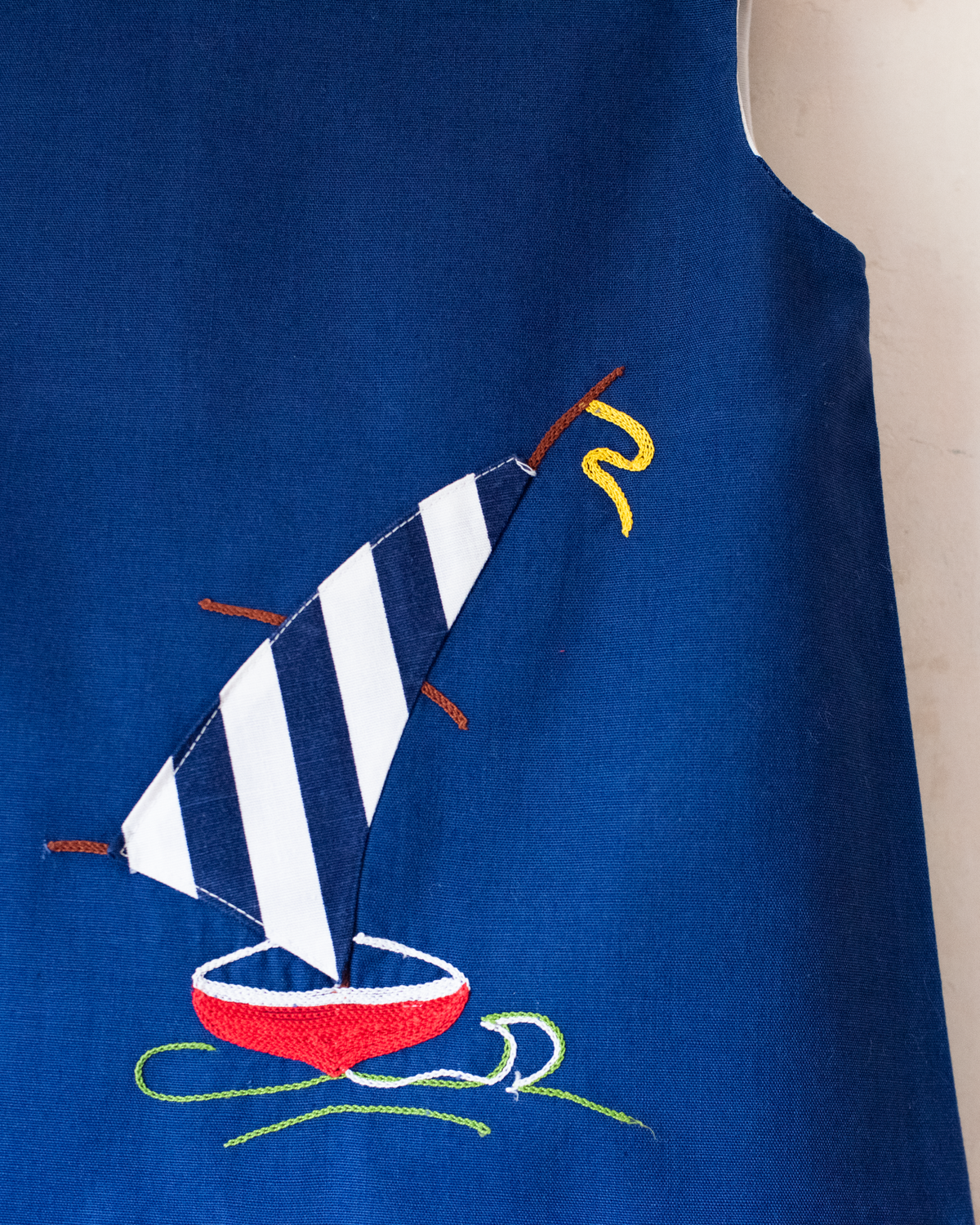 Dress with stripes and an embroidered boat | French deadstock from the 70s | 4-5 years