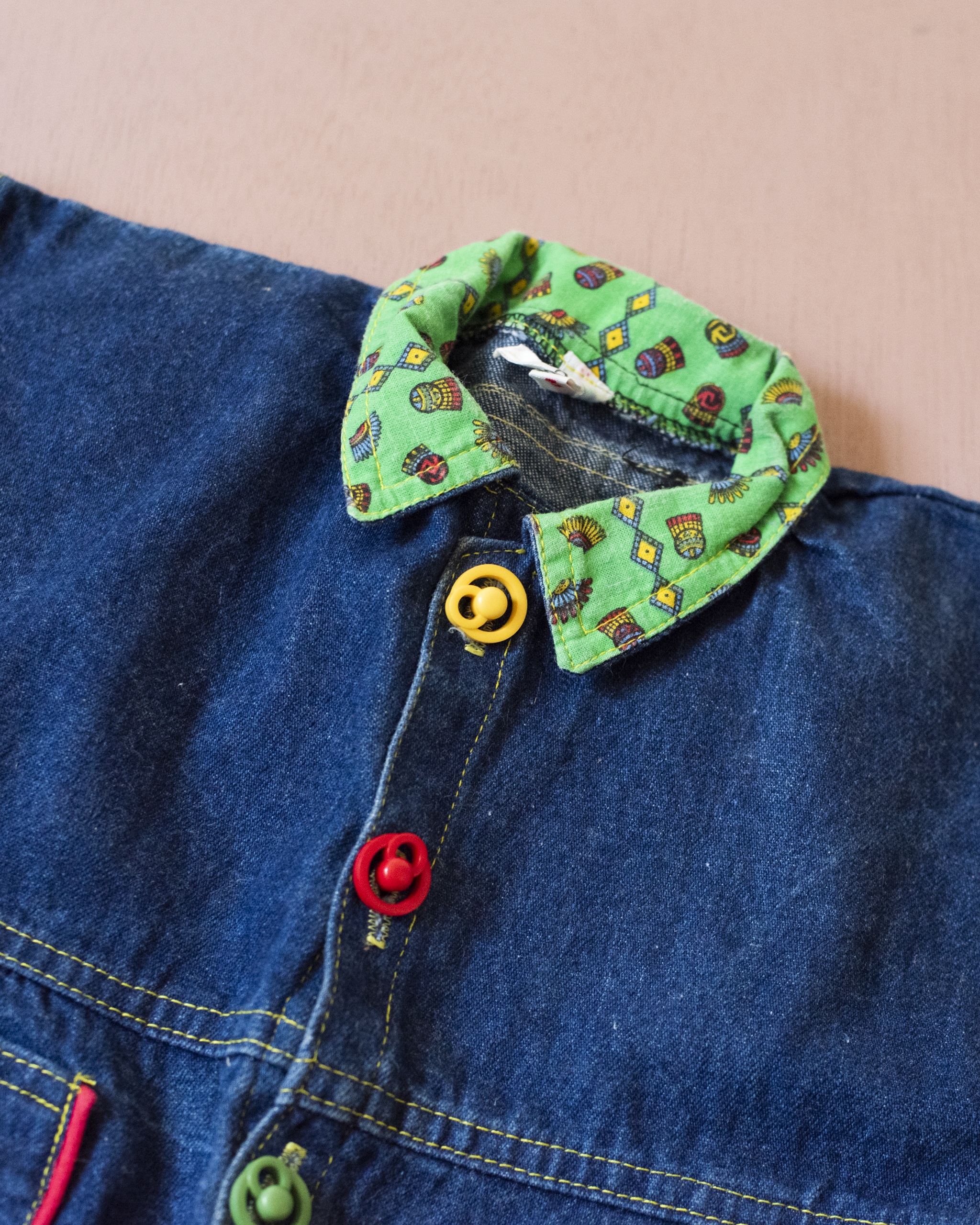 אוברול ג׳ינס מהאייטיז עם תיק בגב | 3-6 חודשים