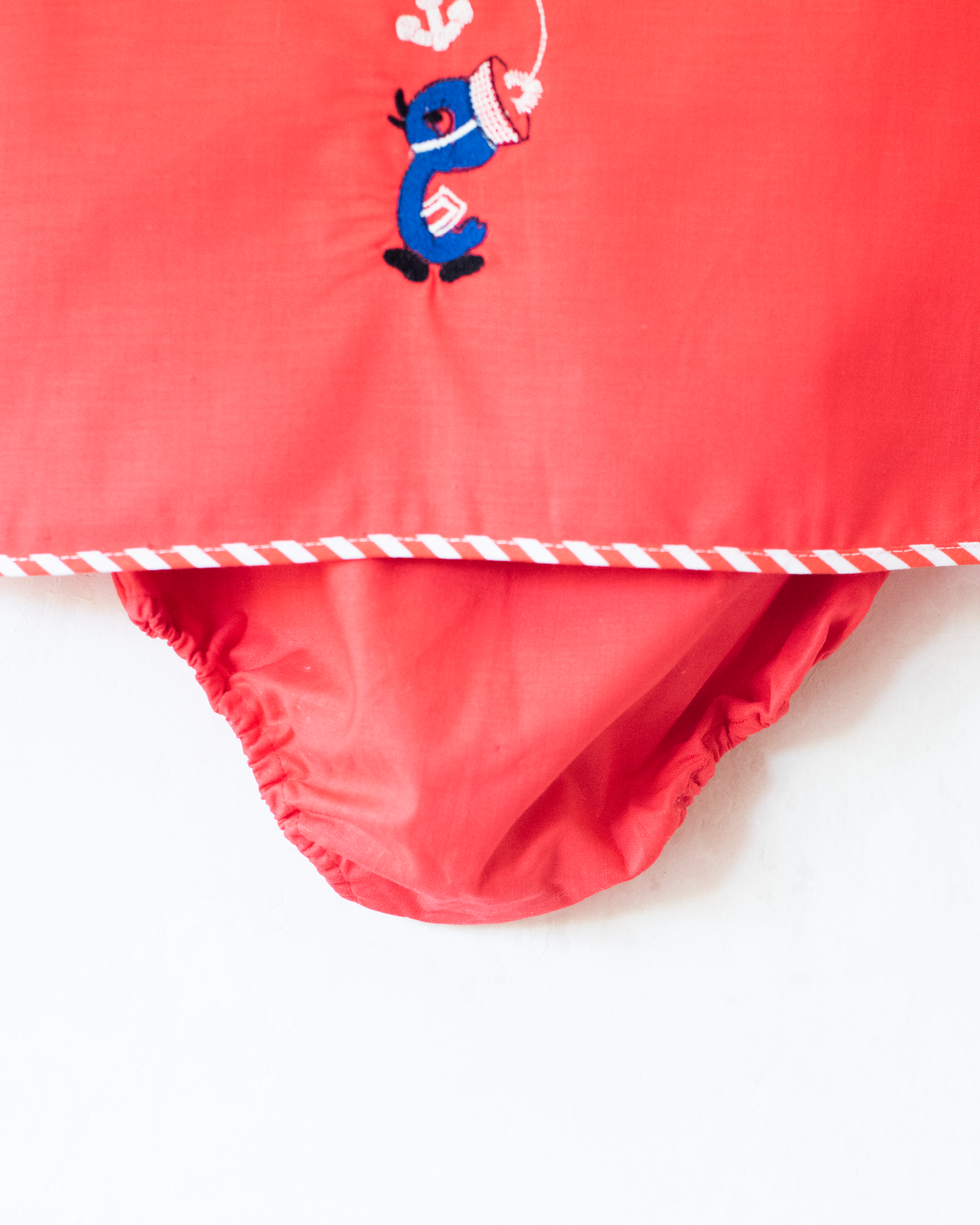 Red set with embroidered duck and anchor | Parisian deadstock from the sixties | 3-4 years