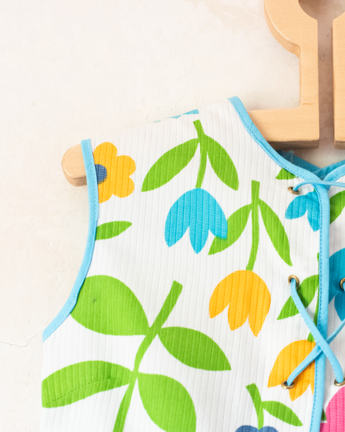 Floral white dress from the seventies | 2-3 years