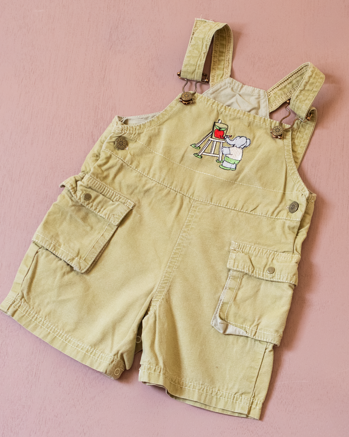 Olive-colored overalls with a Babar the King embroidery | 12-18 months