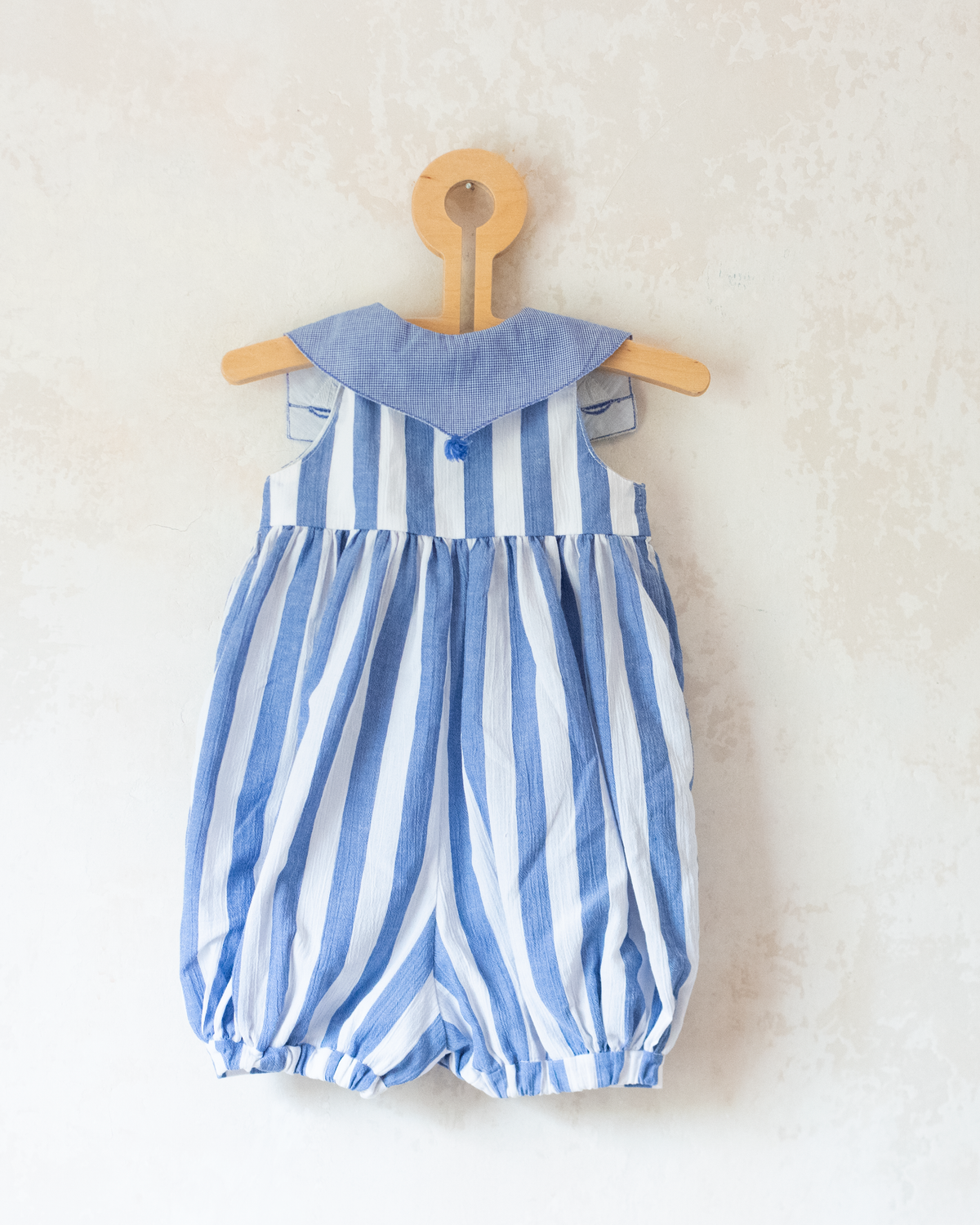 Striped jumpsuit with embroidered boats | 9-12 months