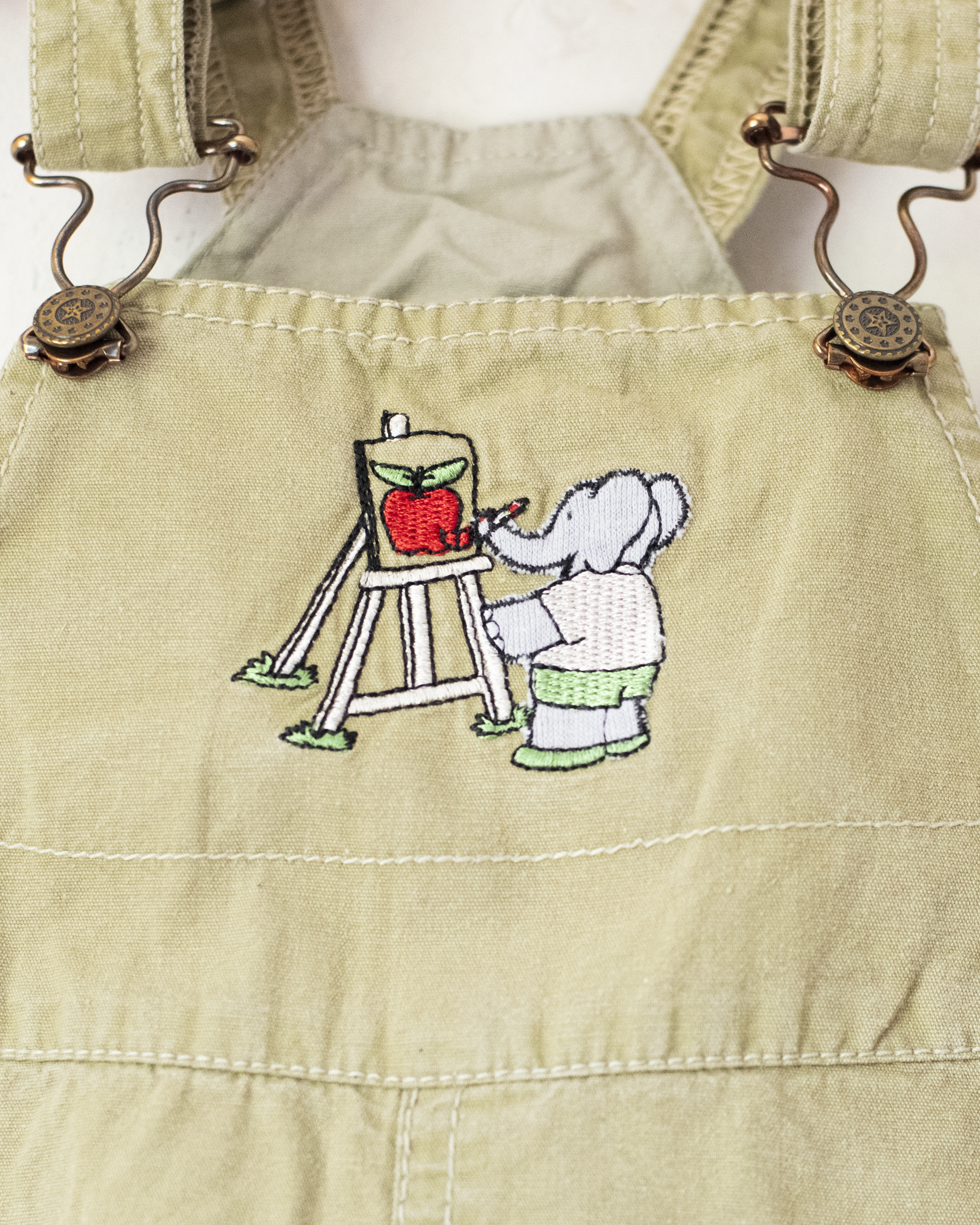 אוברול בצבע זית עם רקמה של המלך בבר | 12-18 חודשים