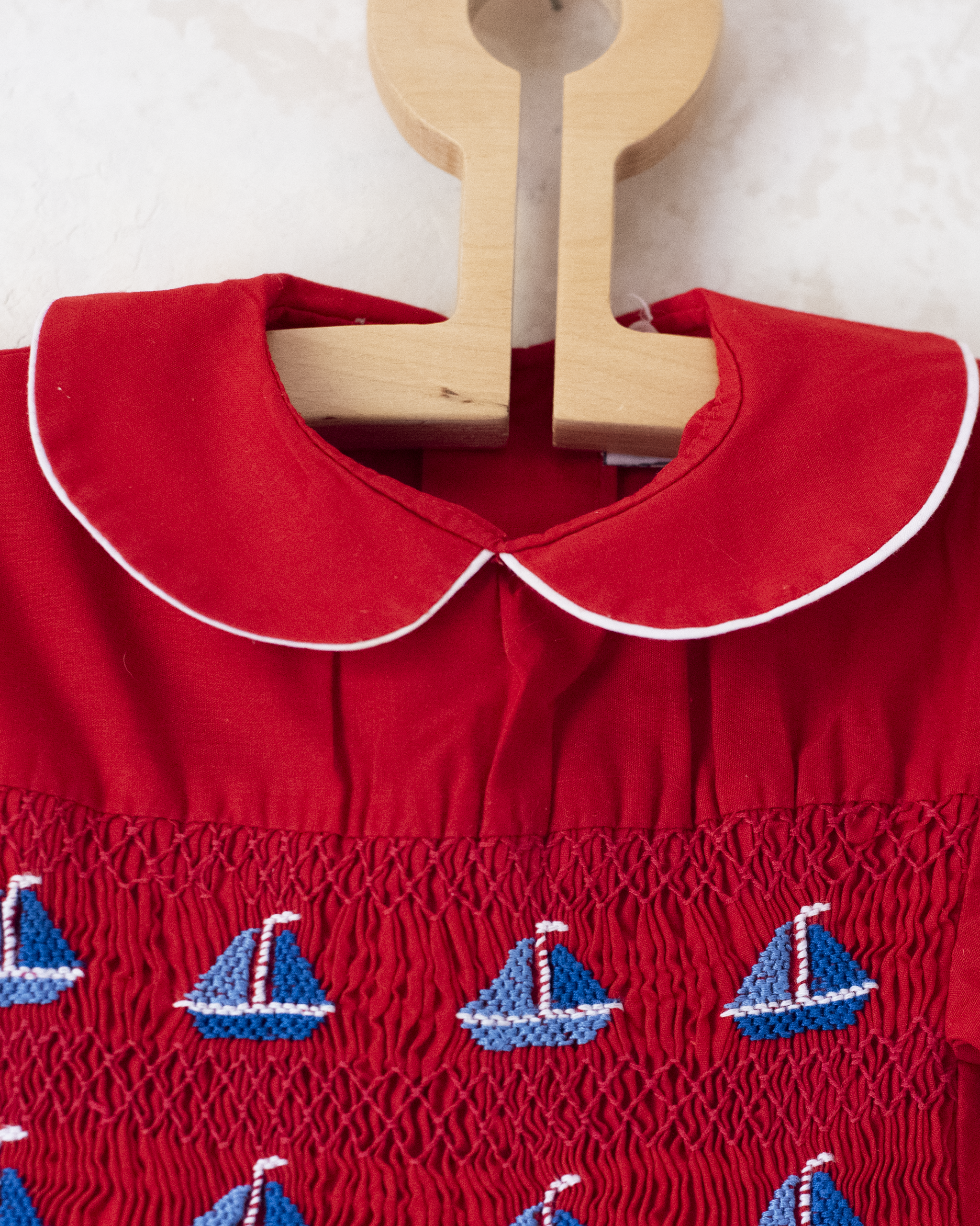 אוברול ימאים אדום עם סירות רקומות | 12-18 חודשים