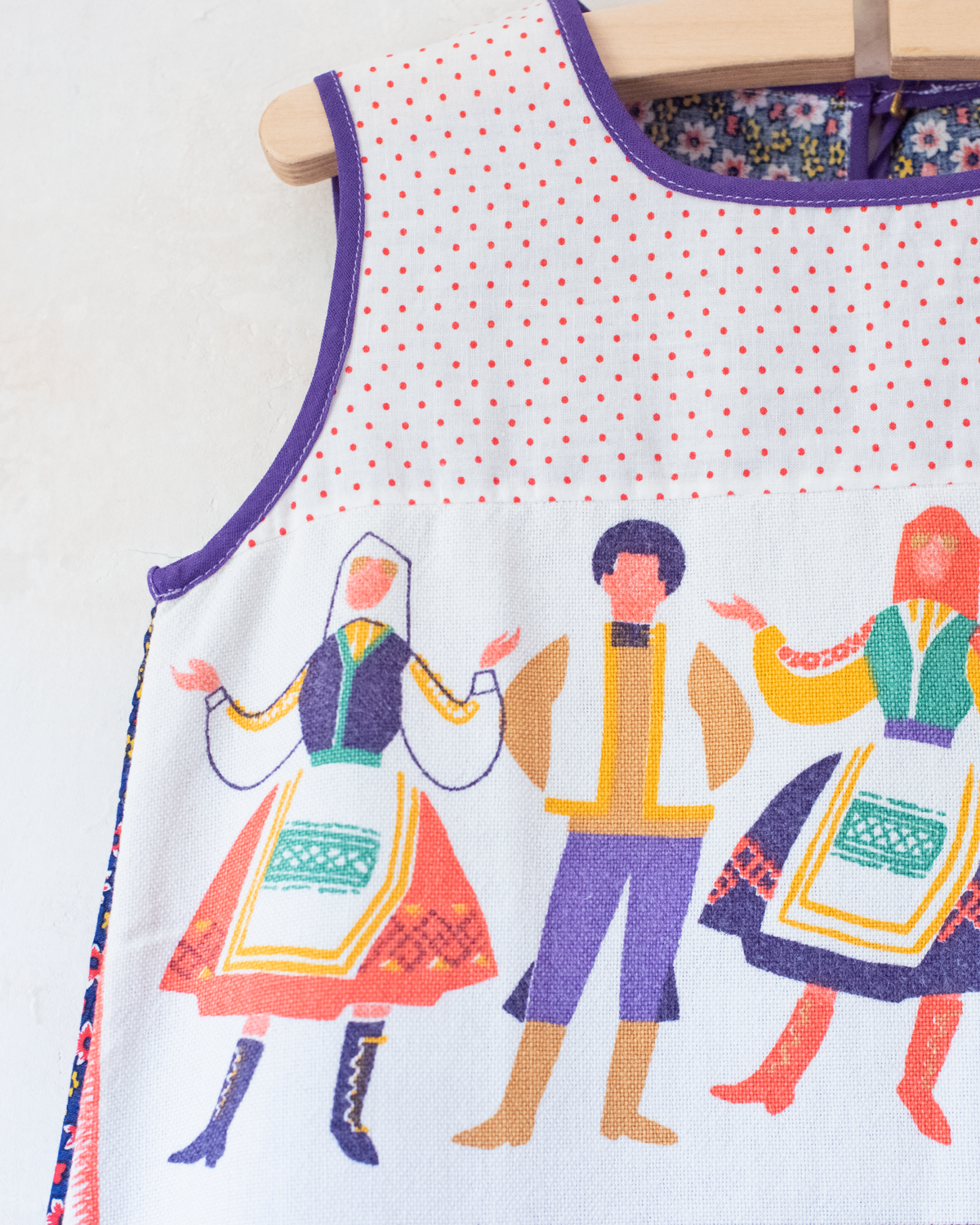Dutch ''Unified'' dress with prints from Yugoslavia | 4-5 years