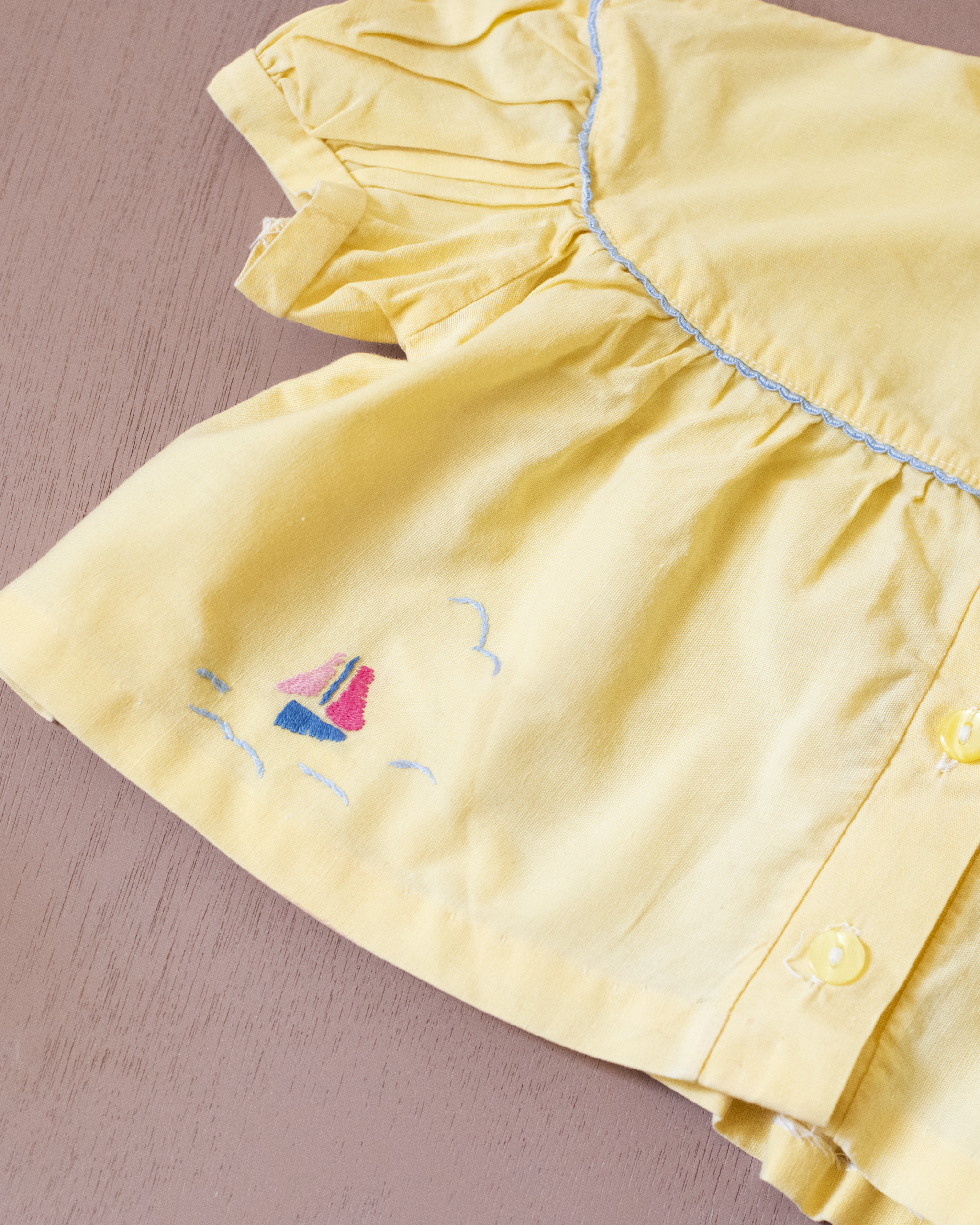 חולצה קצרה עם סירות רקומות | 9-12 חודשים