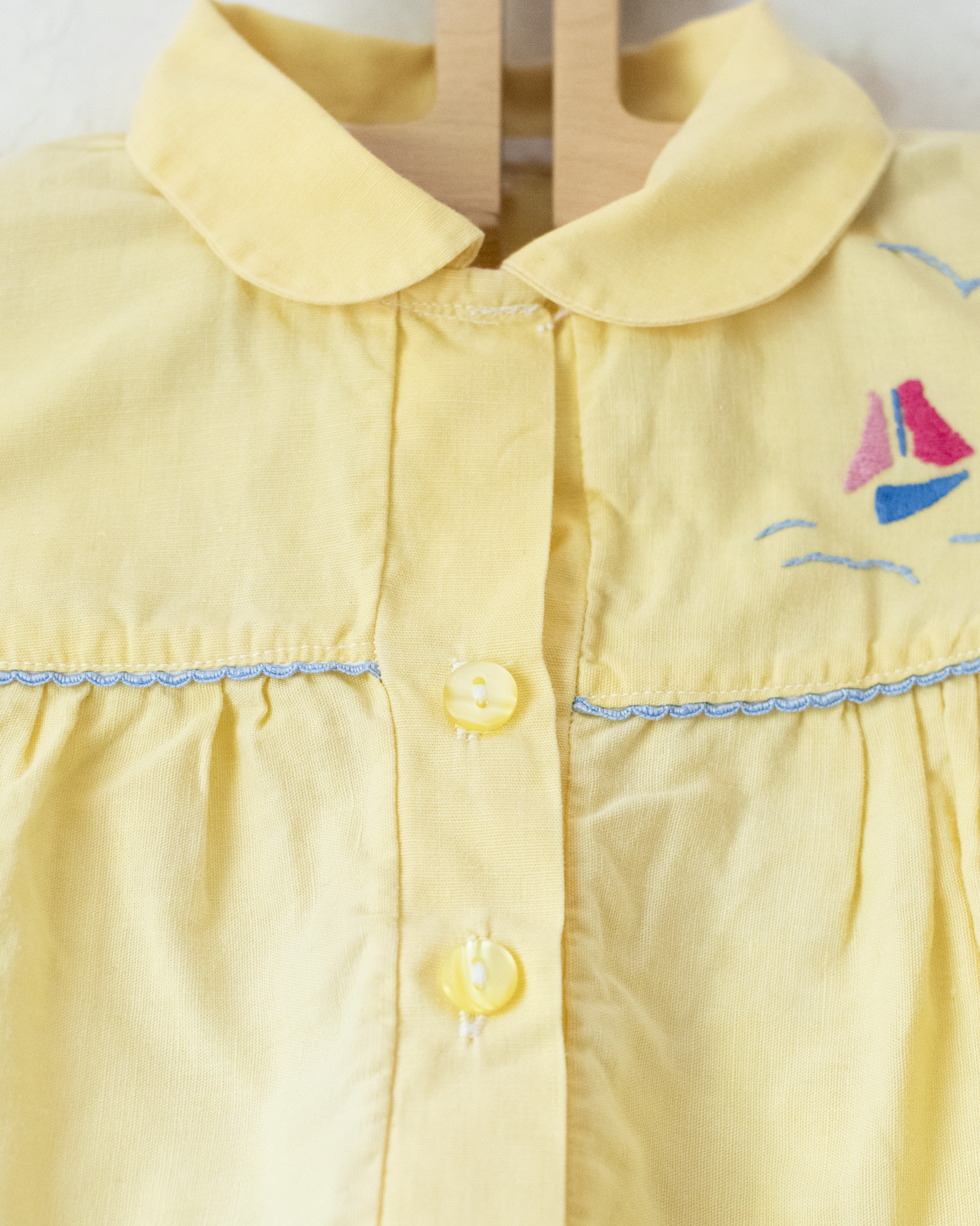 חולצה קצרה עם סירות רקומות | 9-12 חודשים