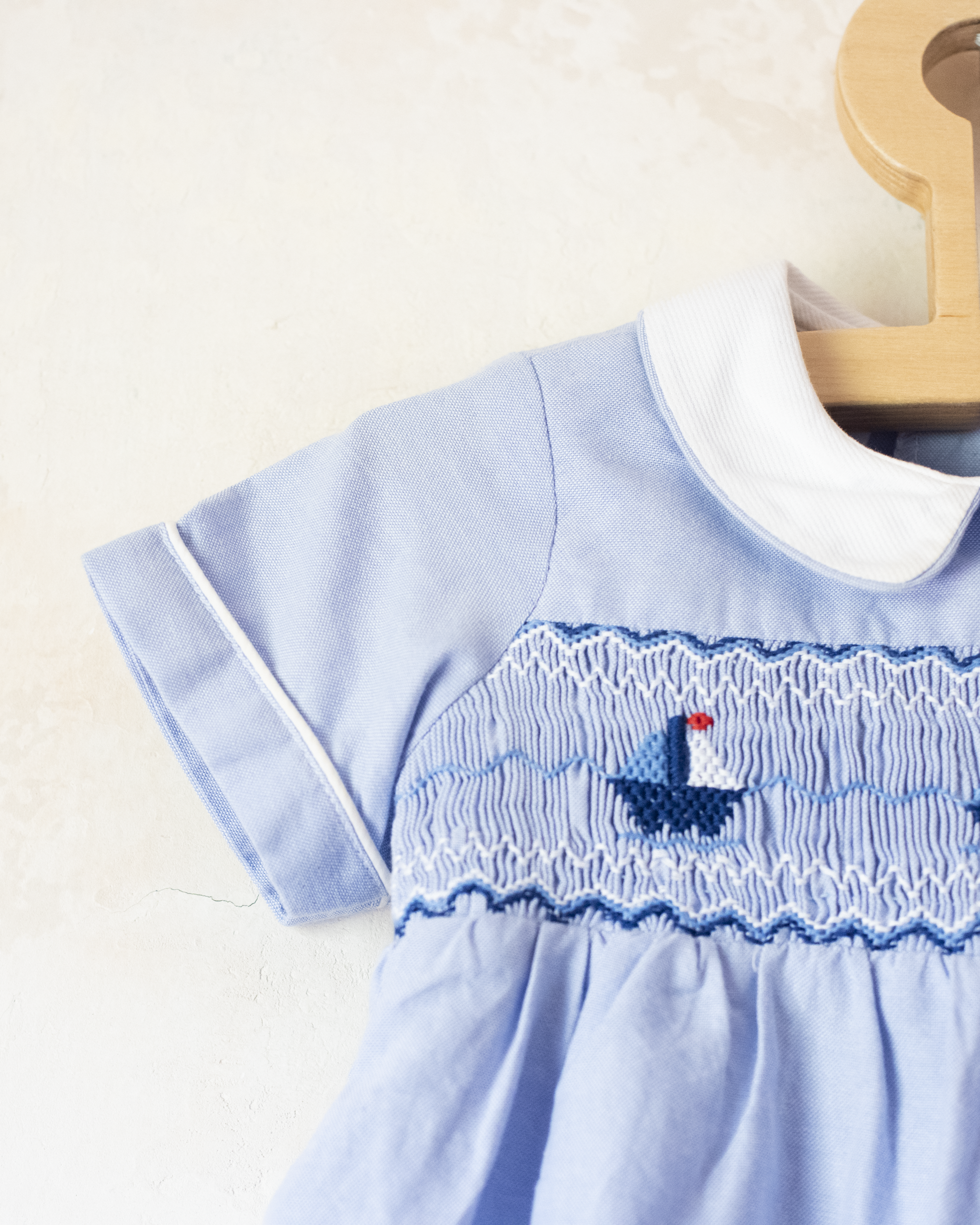 אוברול תכלת עם סירות רקומות | 12-18 חודשים