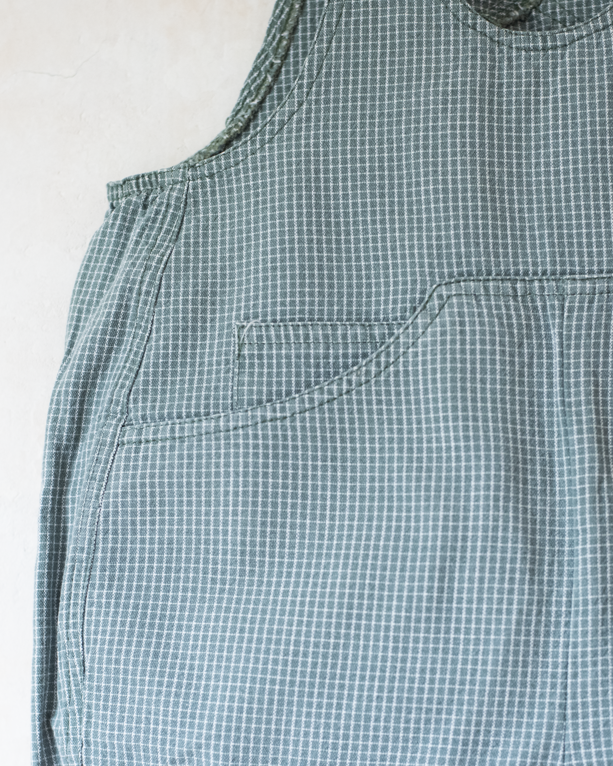 אוברול ירוק משובץ עם רקמה של המלך בבר | 12-18 חודשים