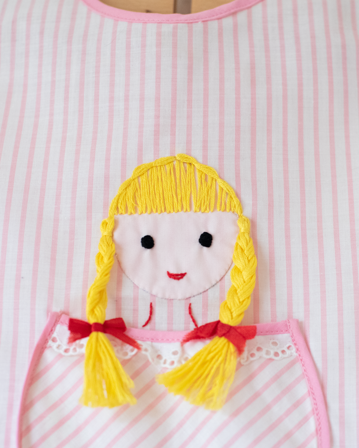Striped vest and girl with braids | French deadstock | 9-12 months