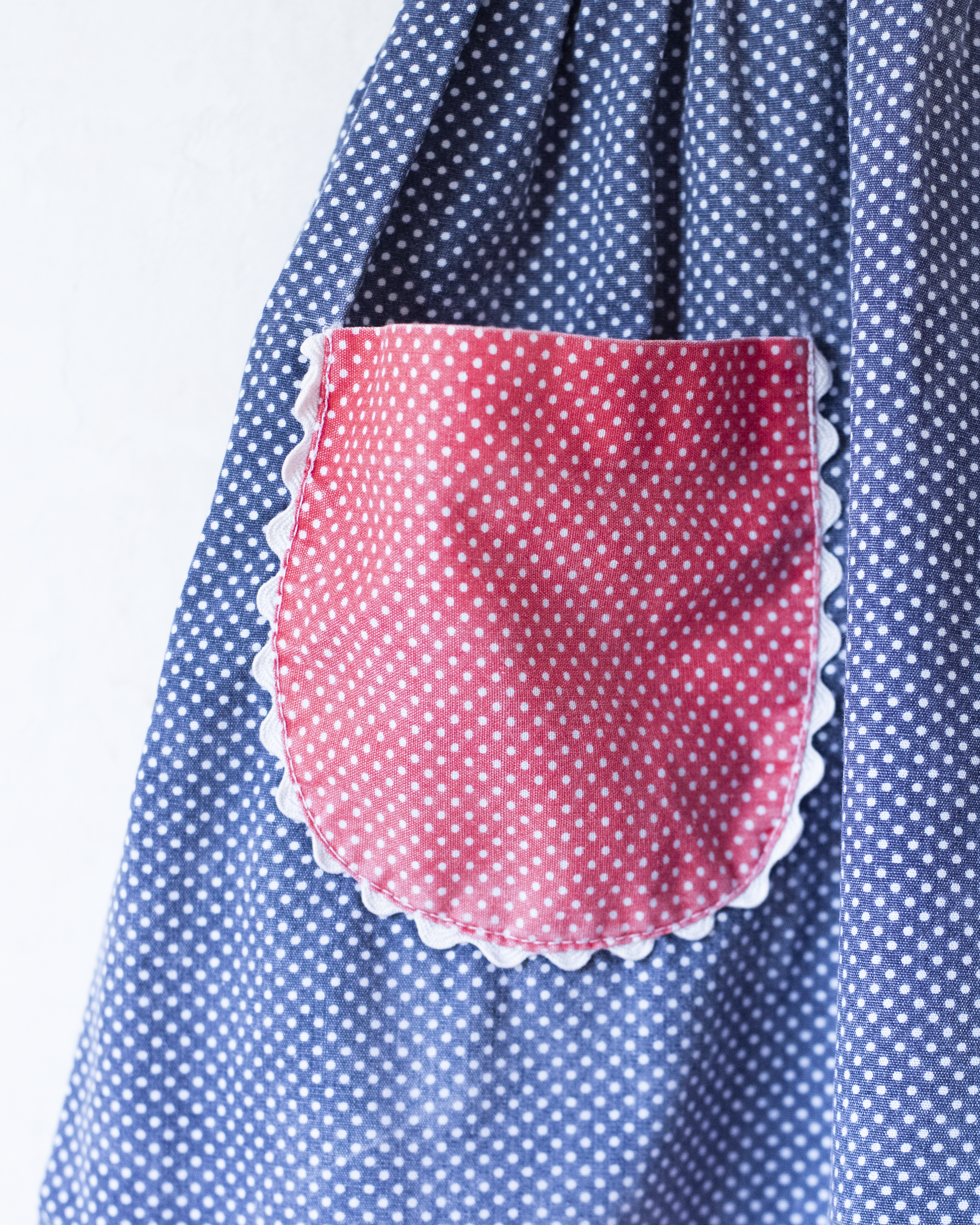 שמלה מנוקדת עם רקמות צבעוניות | 3-4 שנים