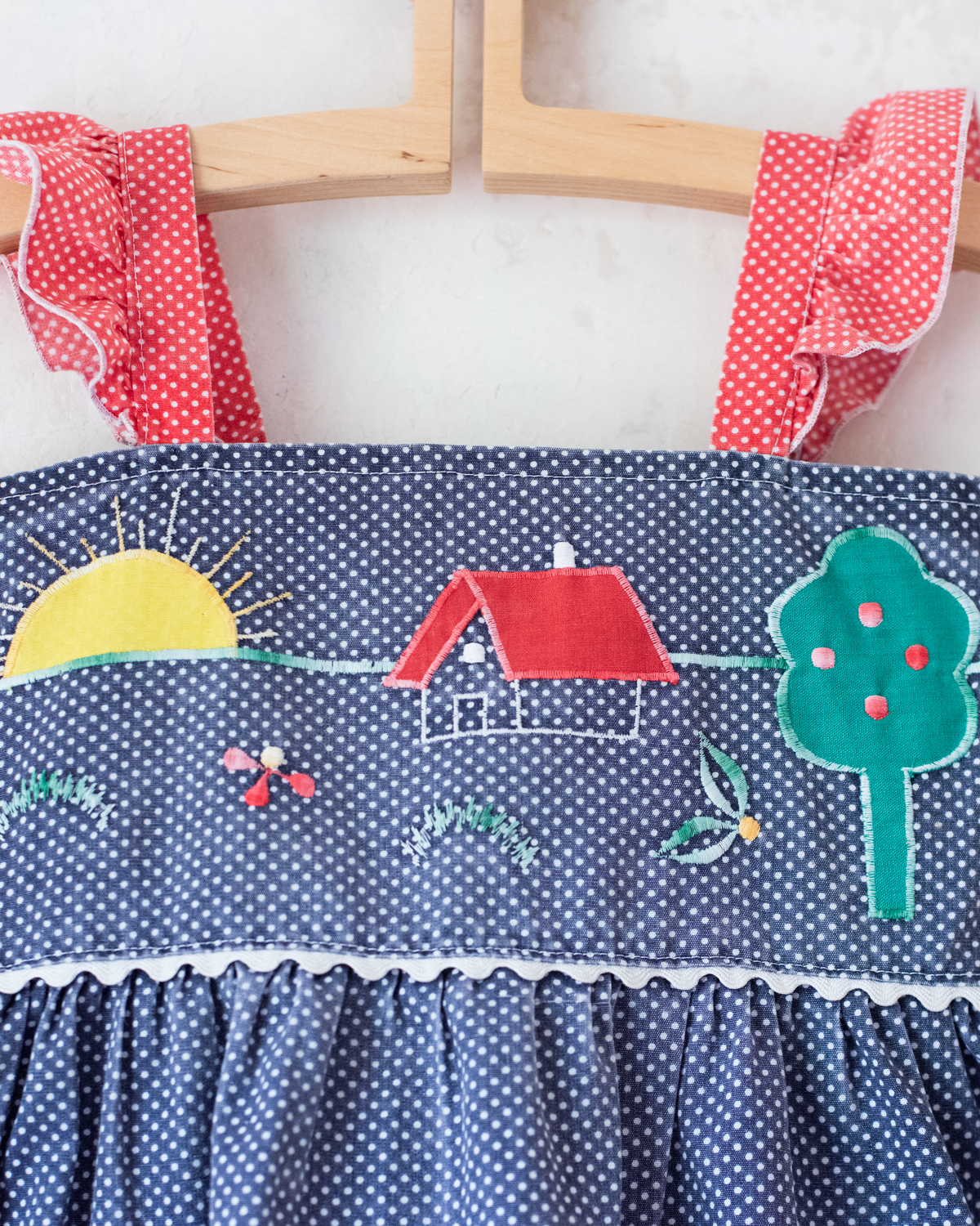 Polka dot dress with colorful embroidery | 3-4 years