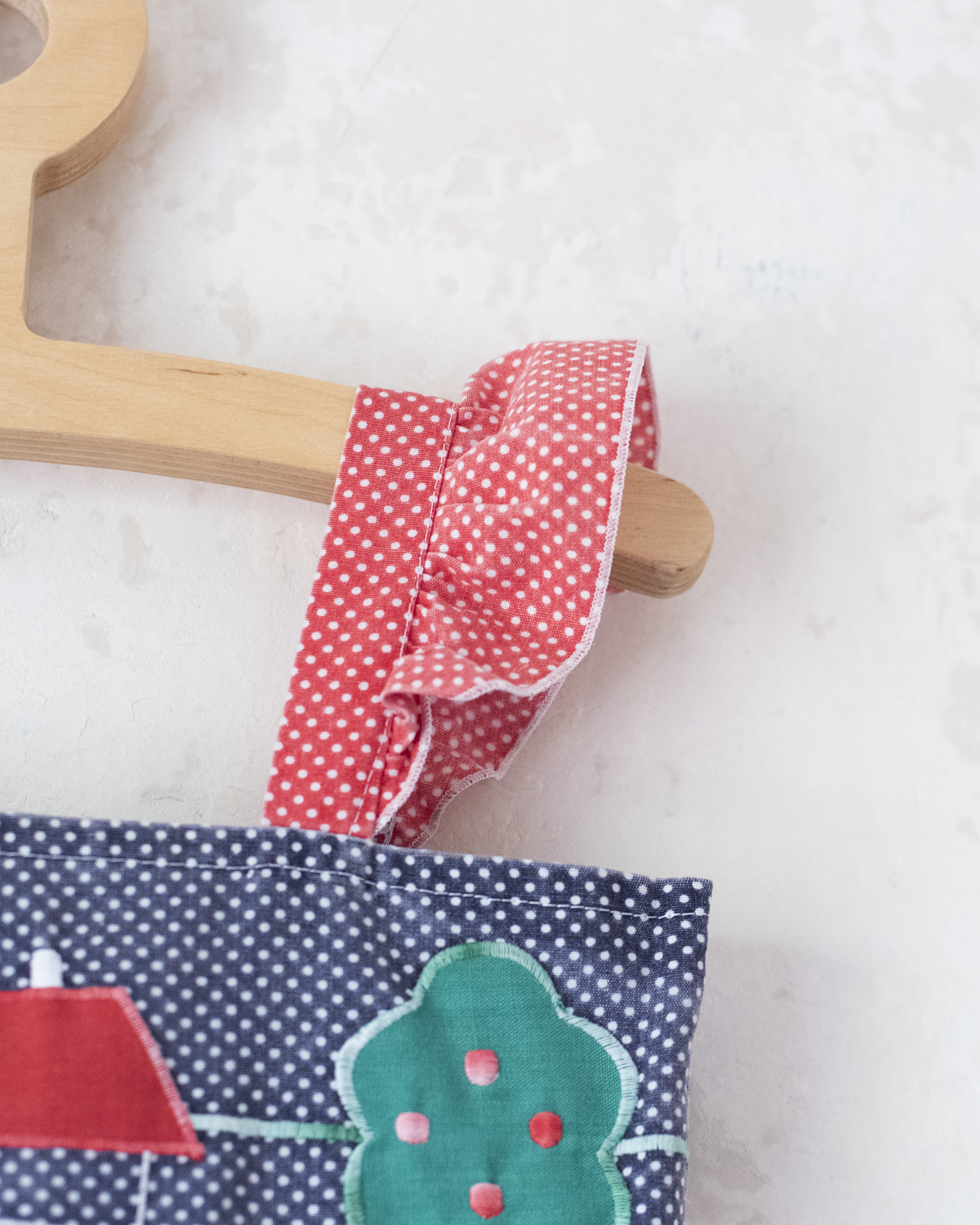 שמלה מנוקדת עם רקמות צבעוניות | 3-4 שנים