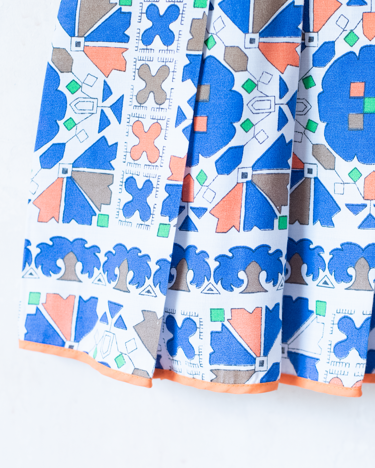 Colorful dress with shapes and pleats | 4-5 years