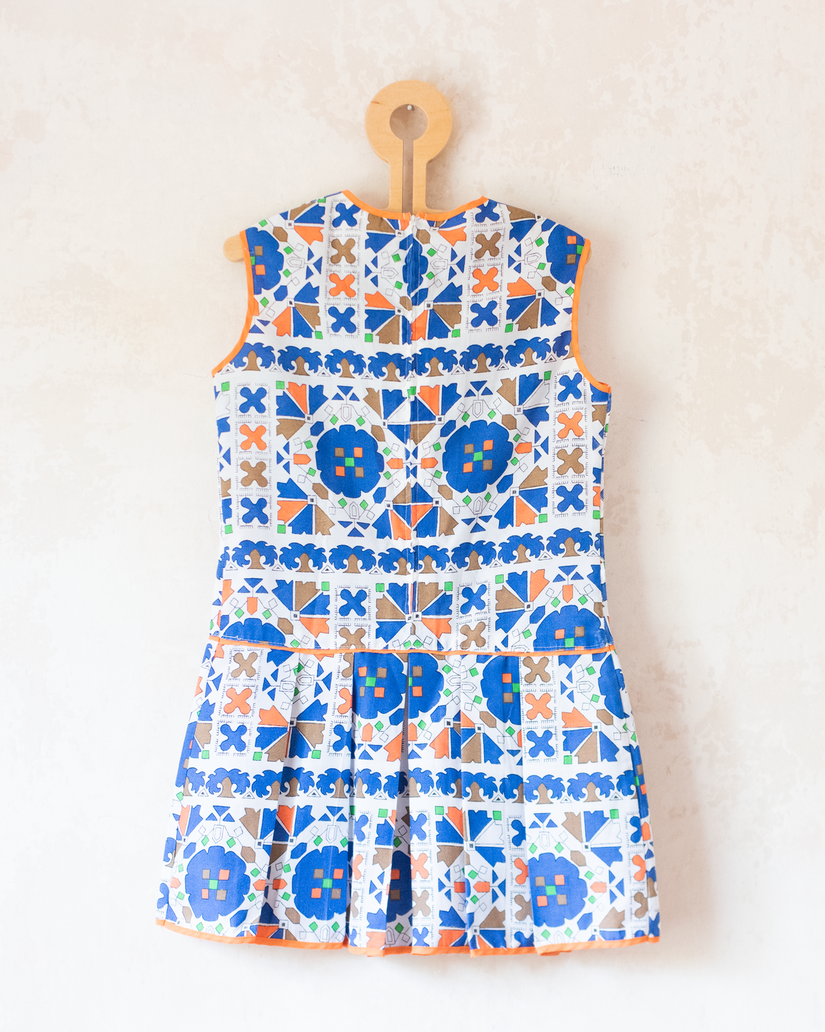 Colorful dress with shapes and pleats | 4-5 years