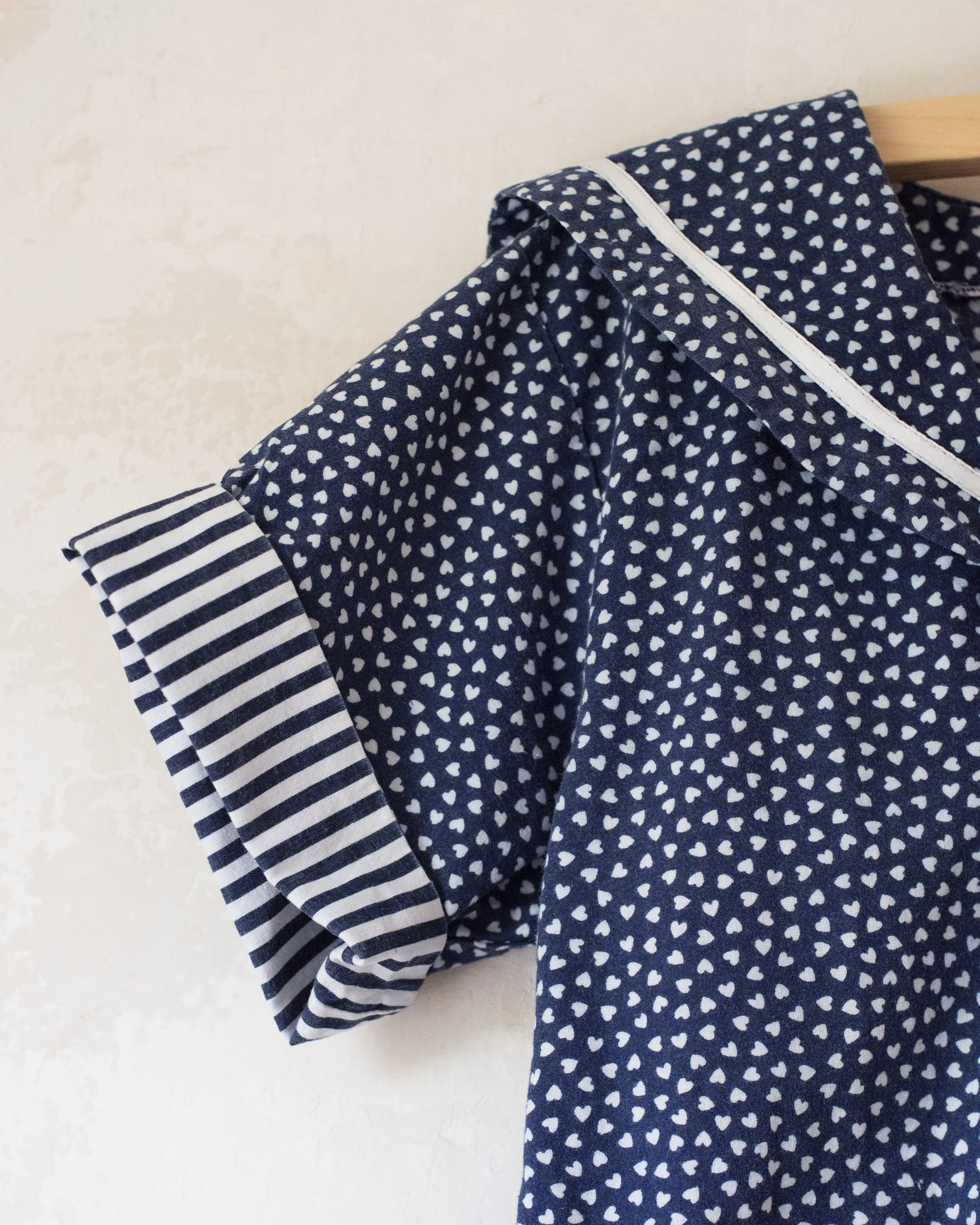 שמלת ימאים מבית איב סאן לורן עם לבבות ודגים | 5-6 שנים