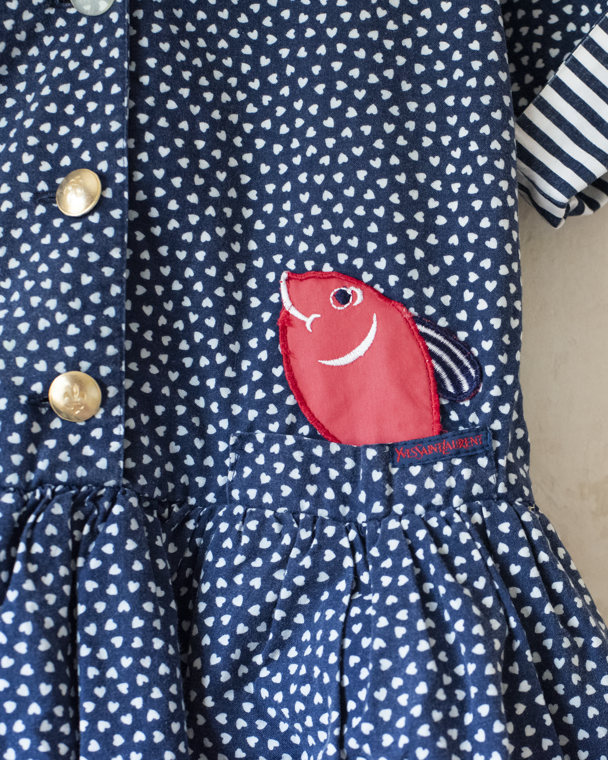 שמלת ימאים מבית איב סאן לורן עם לבבות ודגים | 5-6 שנים