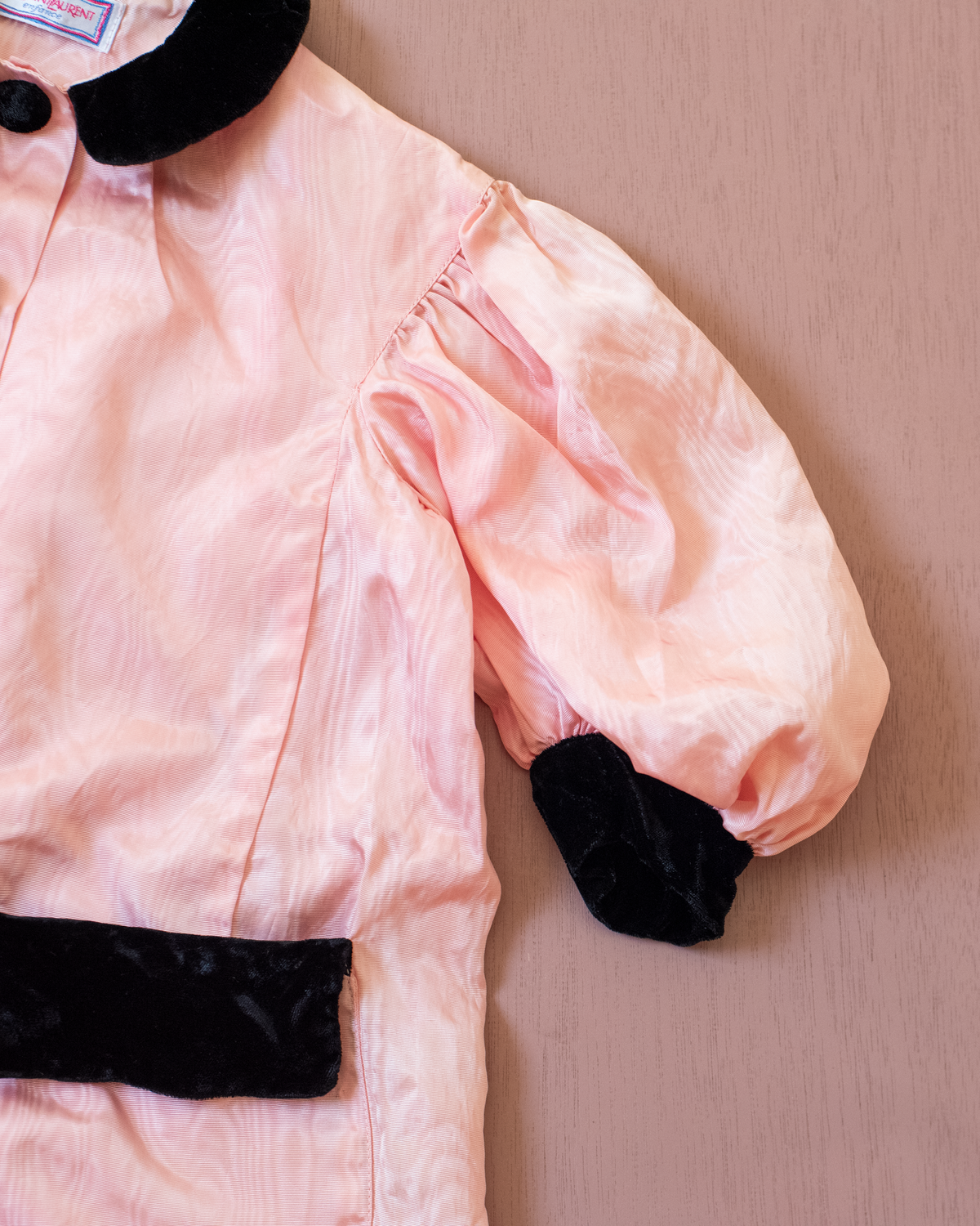 Shiny thin jacket with black velvet from Yves Saint Laurent | 3-4 years 