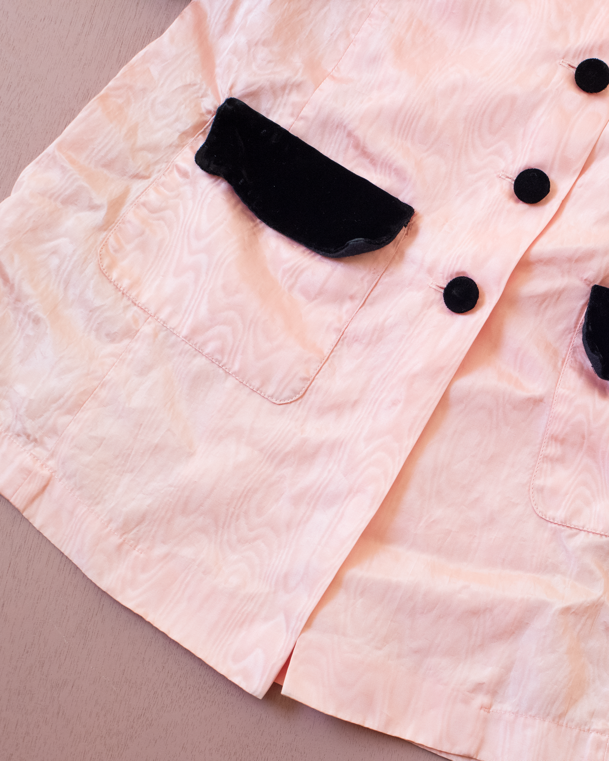 Shiny thin jacket with black velvet from Yves Saint Laurent | 3-4 years 