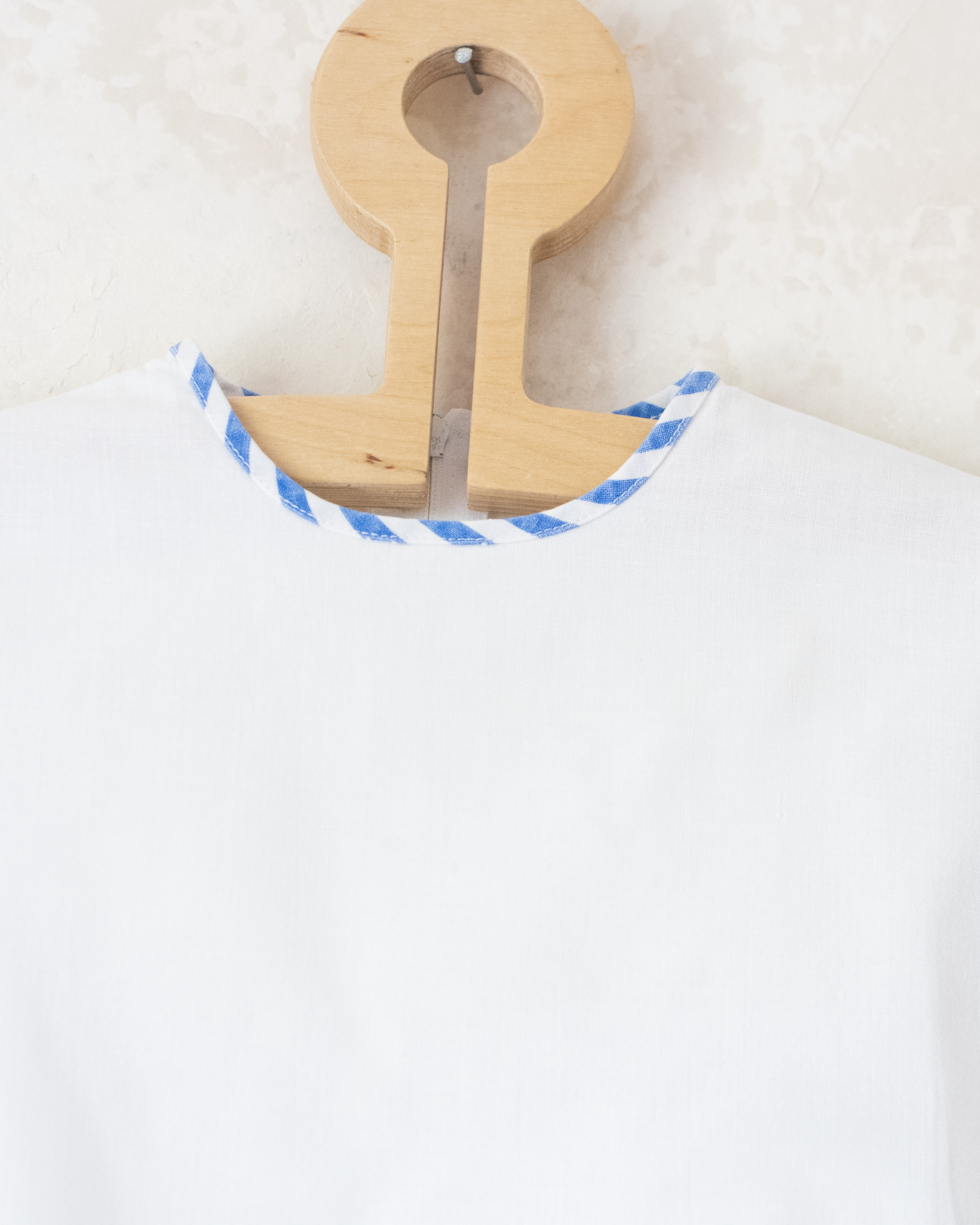 שמלה לבנה עם פסים וסירת מפרש | 18-24 חודשים